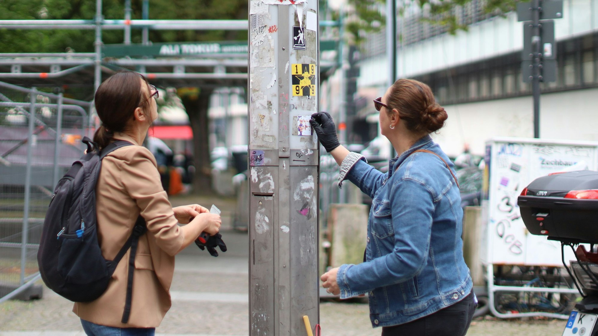 17.04.2026, Köln: Die Interessengemeinschaft Stadtmarketing Köln veranstaltet die Aktion City- CleanUp, bei der Freiwillige die Innenstadt aufräumen. Die Initiative will Sauberkeit, Ordnung und Sicherheit verbessern. Die Aufräumaktion findet zum sechsten Mal statt. Foto: Arton Krasniqi