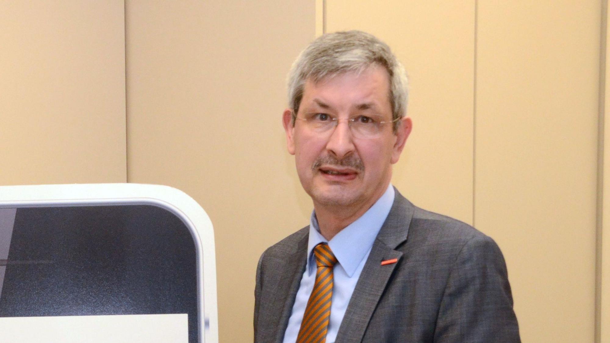 Dr. Konstantin von Normann ist Leiter der Verbraucherberatung in Troisdorf