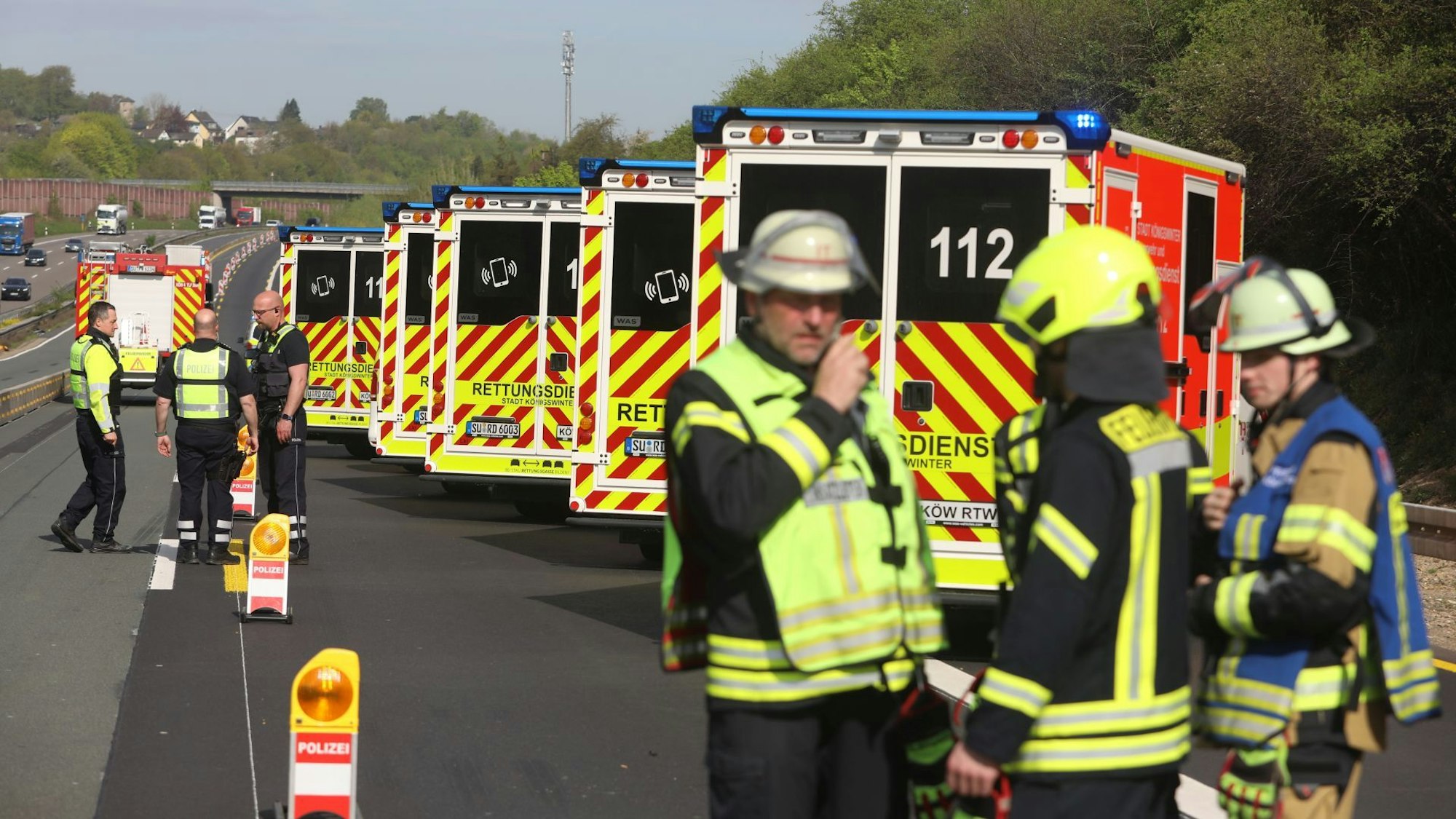 Uunfall A 3 bei Königswinter-Bellinghausen, sechs Fahrzeuge, sieben Verletzte, langer Stau