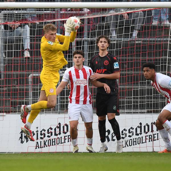 17.04.2026, xophax, Fussball Regionalliga West. 1.FC Köln II gegen SC Fortuna Köln. Ball. V.l.n. rechts : Lennart Winkler Fortuna , patrik Kristal 1.FC Köln Maximilian Fischer Fortuna K. , Yannick Mausehund 1.FC Köln , Hamadi Al Ghaddioui Fortuna Koeln *** 17 04 2026, xophax, Soccer Regionalliga West 1 FC Köln II vs SC Fortuna Köln Ball V l n right Lennart Winkler Fortuna , patrik Kristal 1 FC Köln Maximilian Fischer Fortuna K , Yannick Mausehund 1 FC Köln , Hamadi Al Ghaddioui Fortuna Koeln