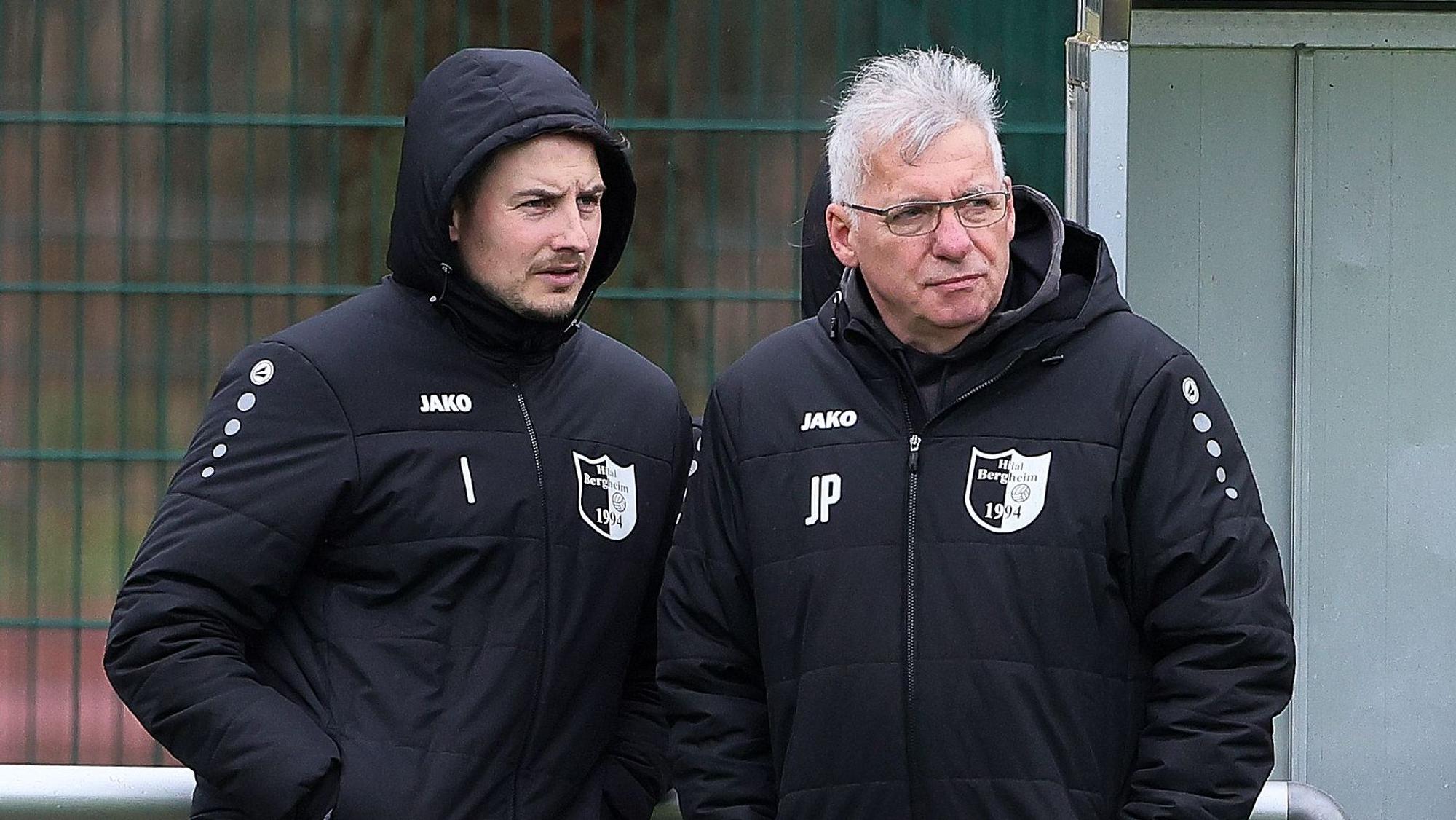 Josef Pfeiffer (rechts) kann bei Hilal-Maroc Bergheim schalten und walten. Jetzt hat er die erste Mannschaft vom Spielbetrieb abgemeldet.