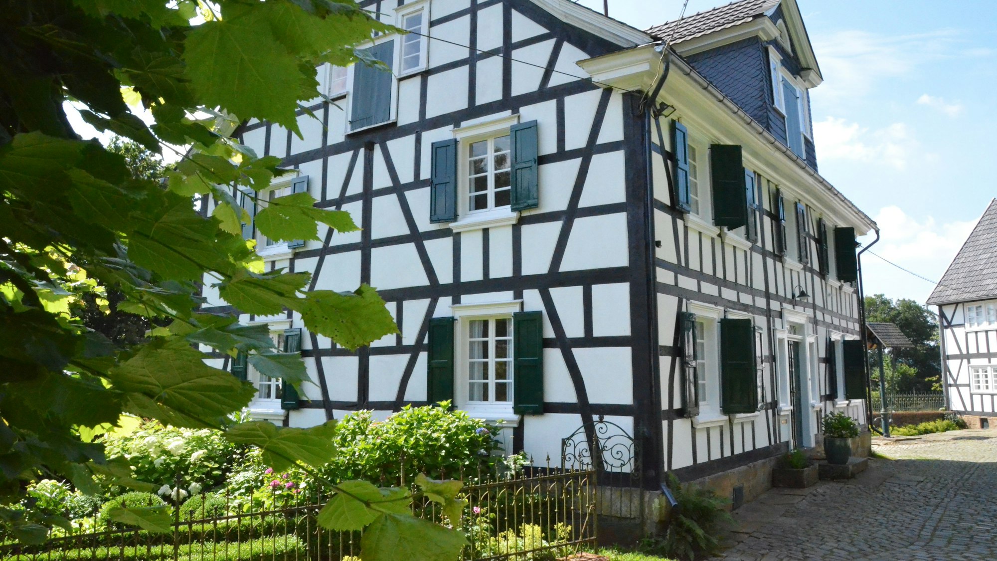 Der Vorländerhof in der Ortschaft Benroth kann eine Station sein auf der neuen „Fachwerk-Rallye“ durch die Schlossgemeinde Nümbrecht.