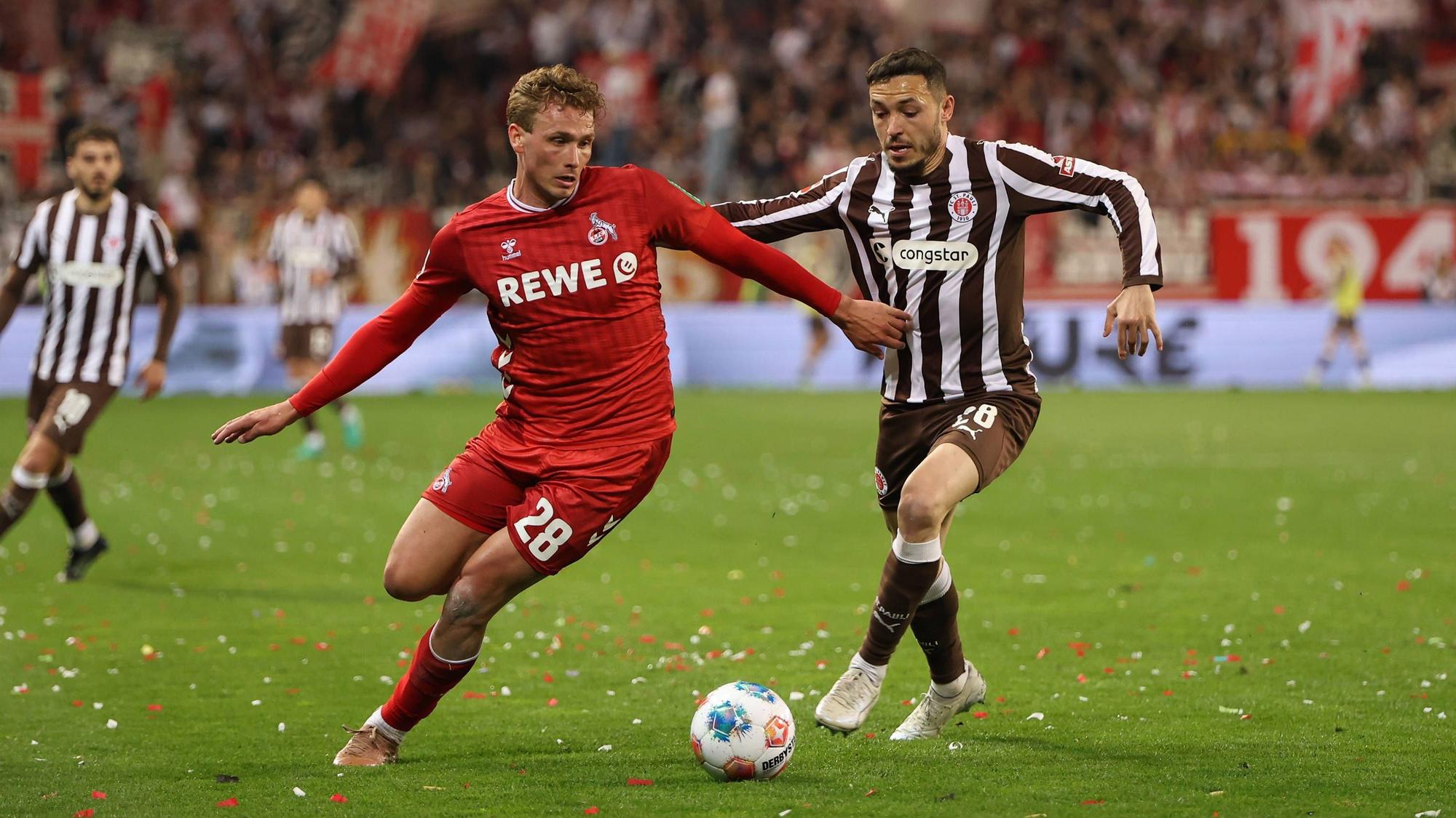 Fußball I Herren I Saison 2025/2026 I Bundesliga I 29. Spieltag I FC St. Pauli - 1. FC Köln I 17.04.2026 Sebastian Sebulonsen 28, 1. FC Köln & Mathias Pereira Lage 28, FC St. Pauli Hamburg Millerntor-Stadion Hamburg Deutschland *** Soccer I Men I Season 2025 2026 I Bundesliga I 29 Matchday I FC St Pauli 1 FC Köln I 17 04 2026 Sebastian Sebulonsen 28, 1 FC Köln Mathias Pereira Lage 28, FC St Pauli Hamburg Millerntor Stadion Hamburg Germany Copyright: xLobeca/VivianxPfaffx