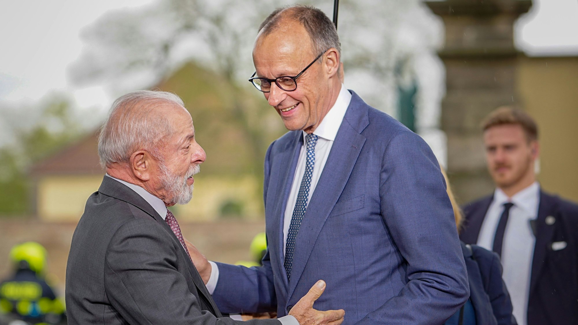 Bundeskanzler Friedrich Merz (r., CDU) begrüßt Brasiliens Präsident Lula da Silva zu den deutsch-brasilianischen Regierungskonsultationen auf Schloss Herrenhausen.