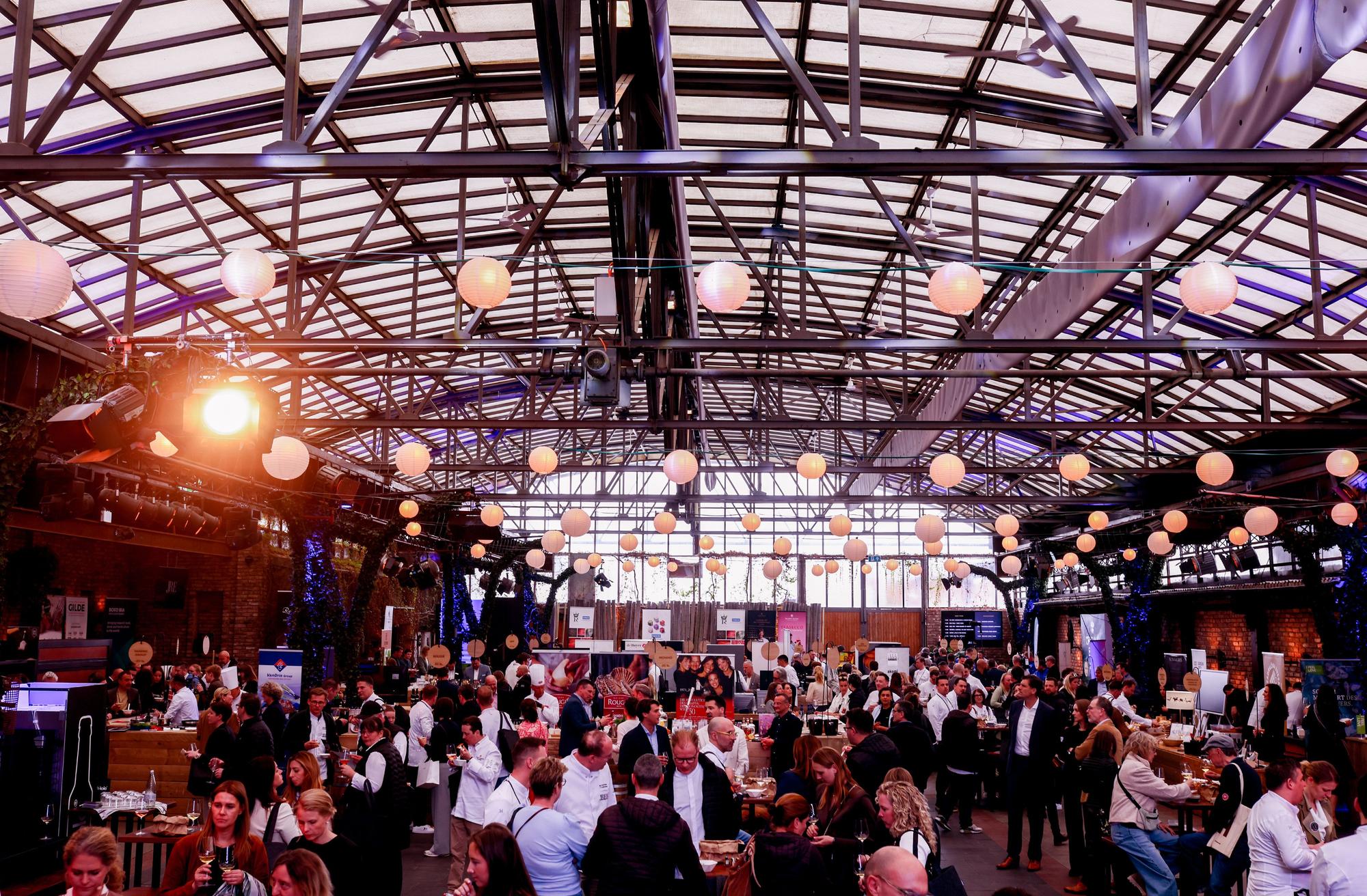 Genussmarkt der Köche-Vereinigung „Jeunes Restaurateurs“ in der Halle Tor 2 in Köln
