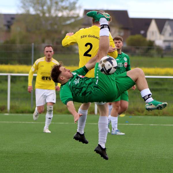 Das Bild zeigt den Obengenannten beim Versuch eines Fallrückziehers.