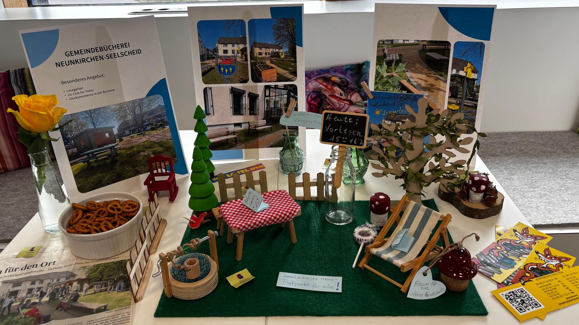 Blick auf den Stand der Bibliothek.