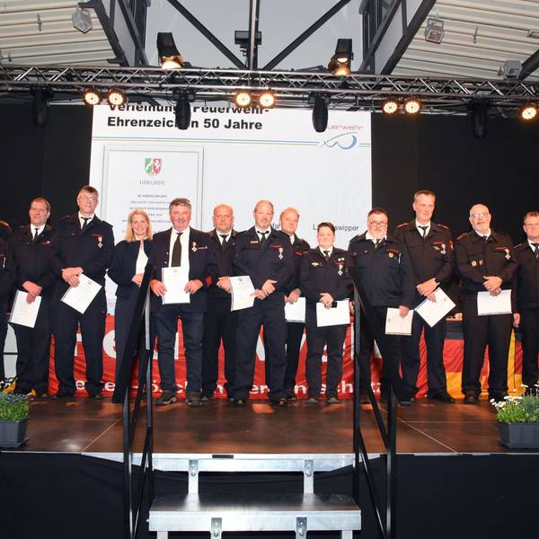 Gruppenfoto bei der Jahresdienstbesprechung der Feuerwehr.
