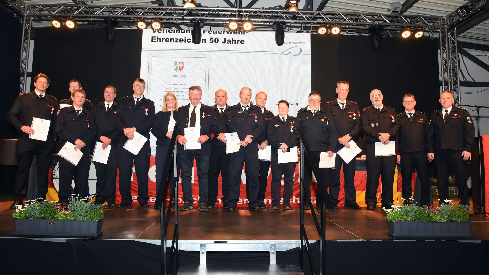 Gruppenfoto bei der Jahresdienstbesprechung der Feuerwehr.
