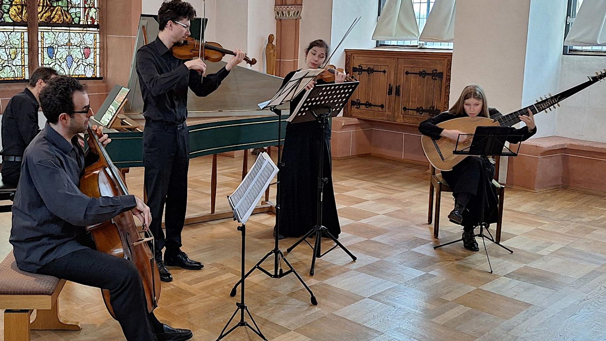 Das Bild zeigt einen Moment des Auftritts.