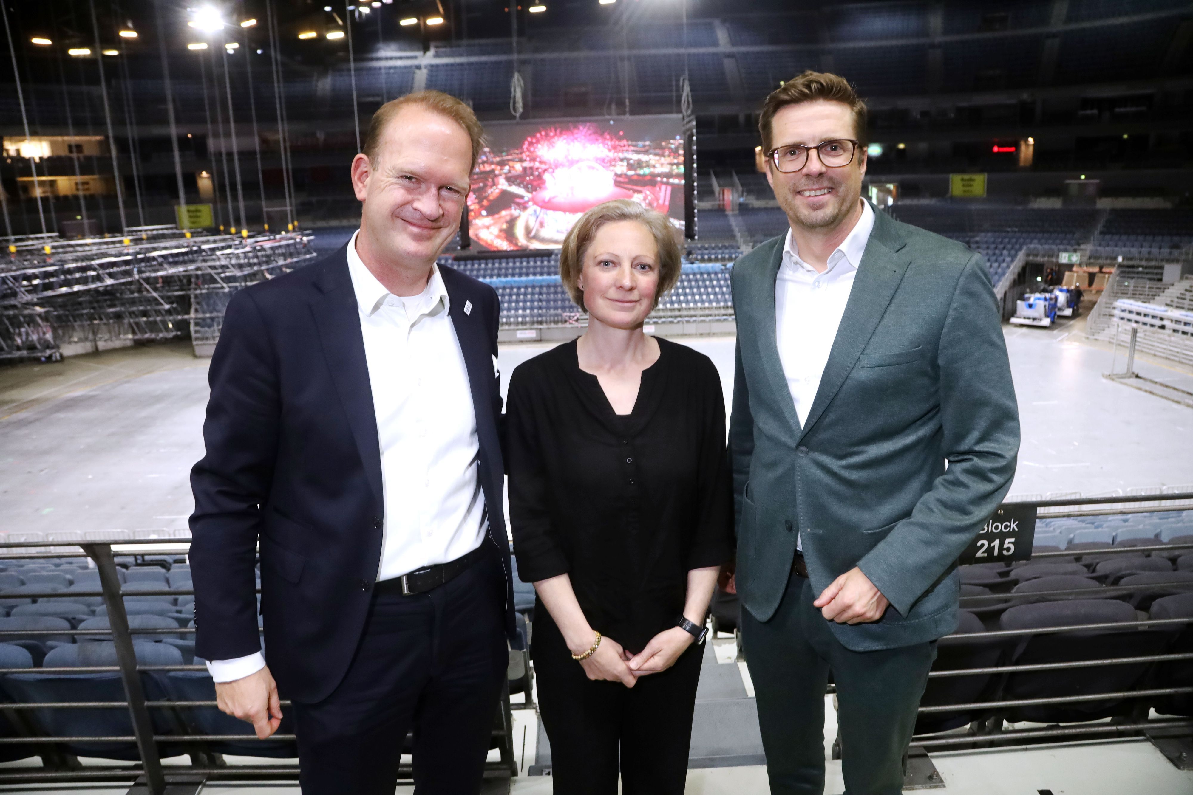 Stefan Löcher (v.l.) Dr. Inga Oelrichs und Wirtschaftsdezernent Andree Haack präsentierten die Ergebnisse der Studie.