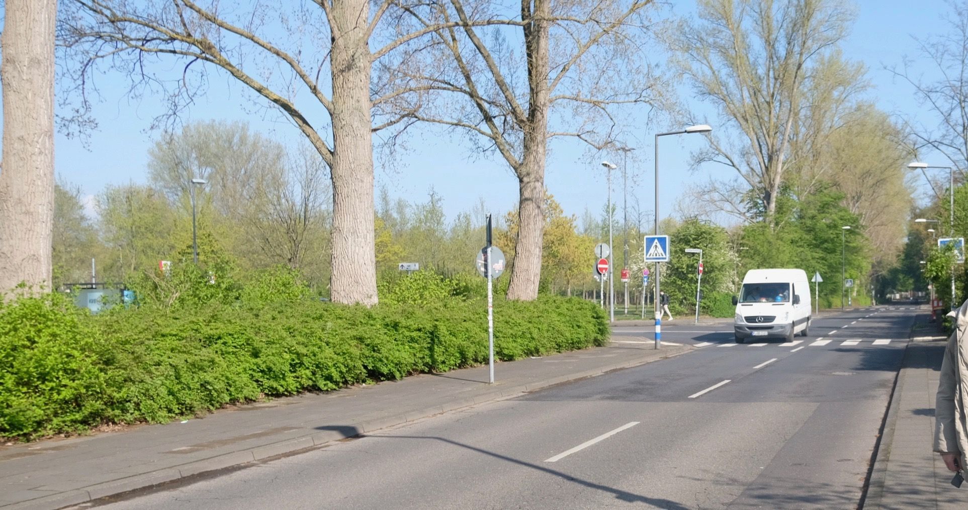 Am Zebrastreifen außerhalb der Tempo-30-Zone des Salzburger Weges halten die Autos ungerne.