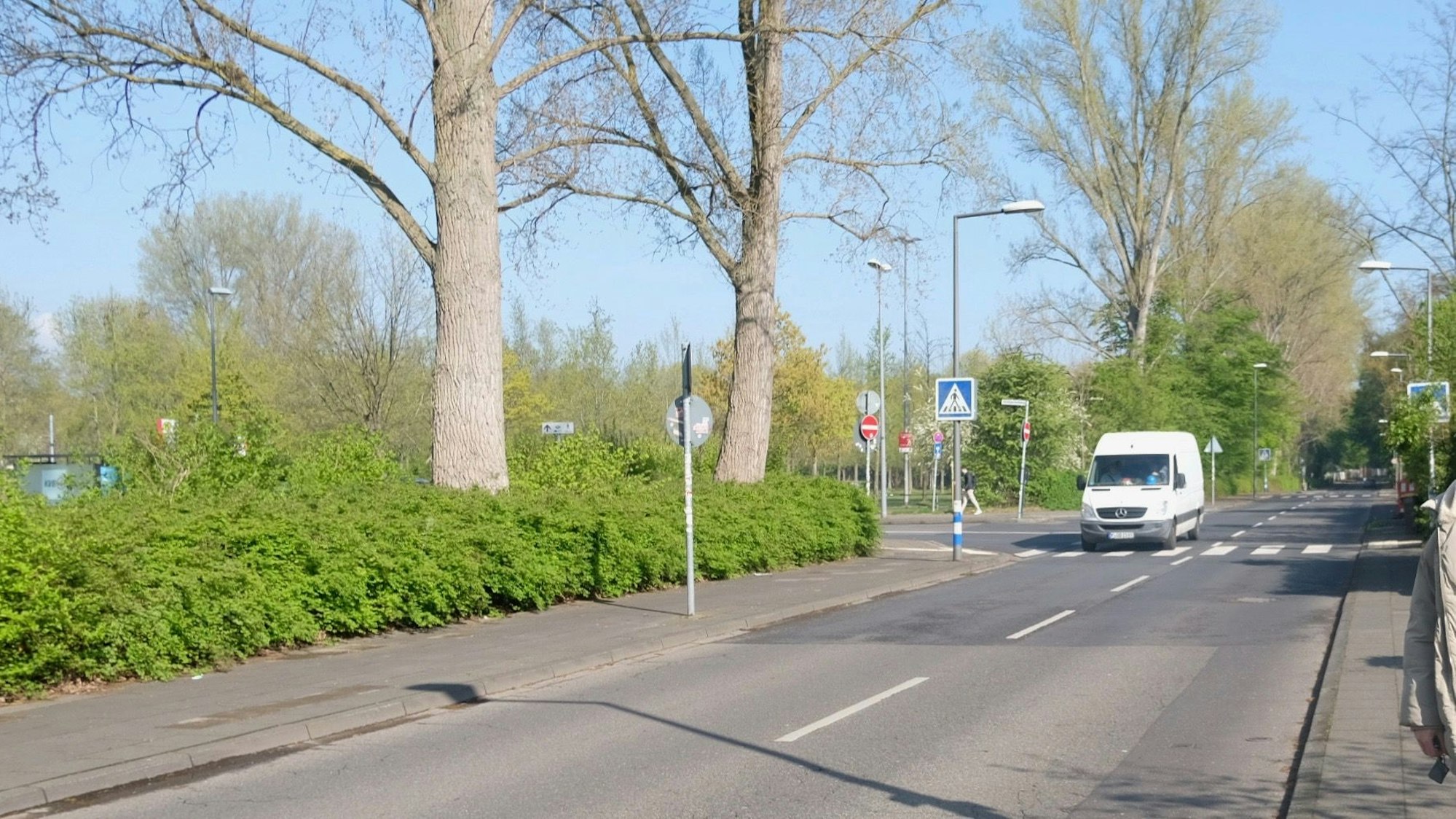 Am Zebrastreifen außerhalb der Tempo-30-Zone des Salzburger Weges halten die Autos ungerne.