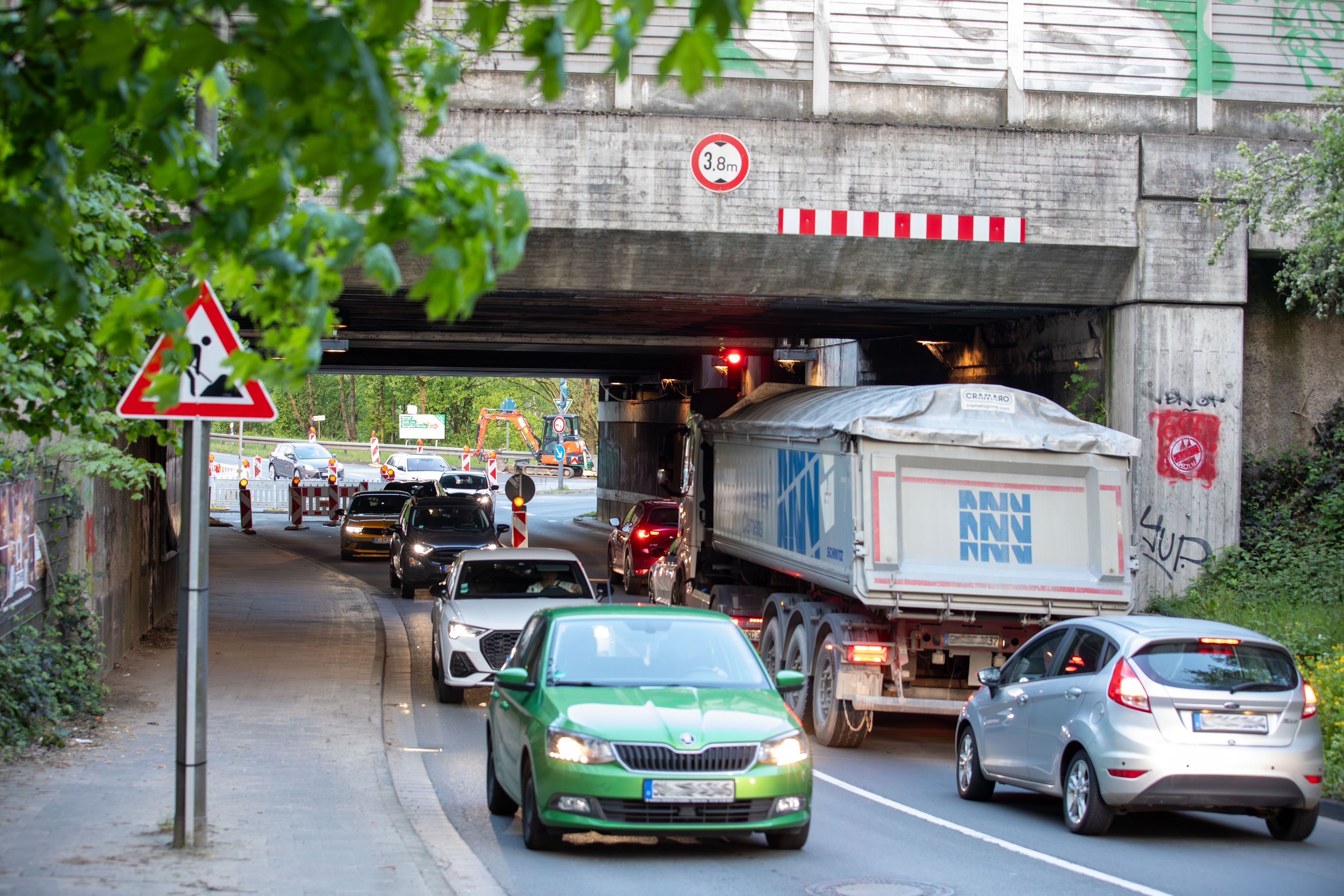 Verkehrschaos an der T-Kreuzung Wahner Straße/Liburer Landstraße