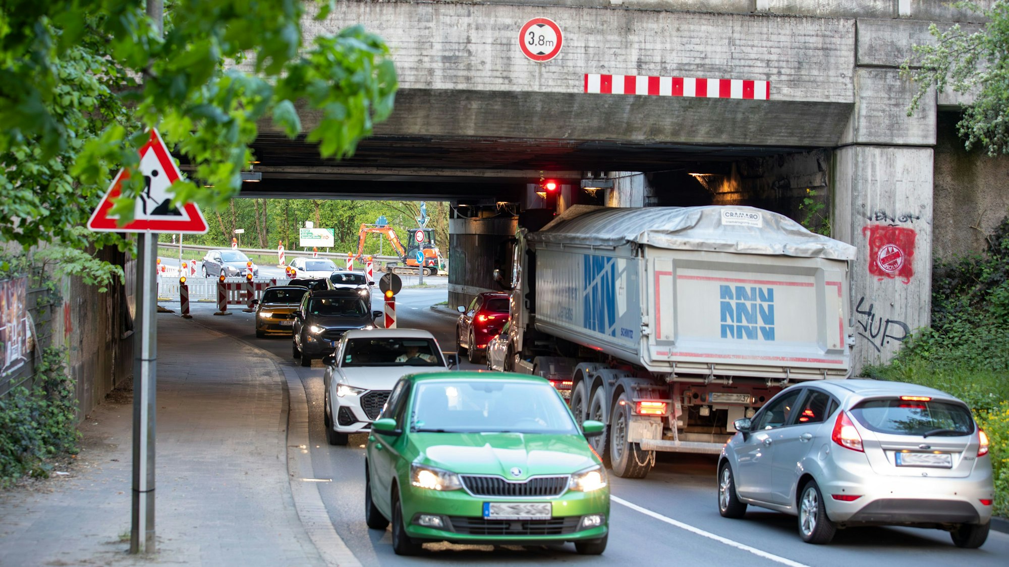 Verkehrschaos an der T-Kreuzung Wahner Straße/Liburer Landstraße