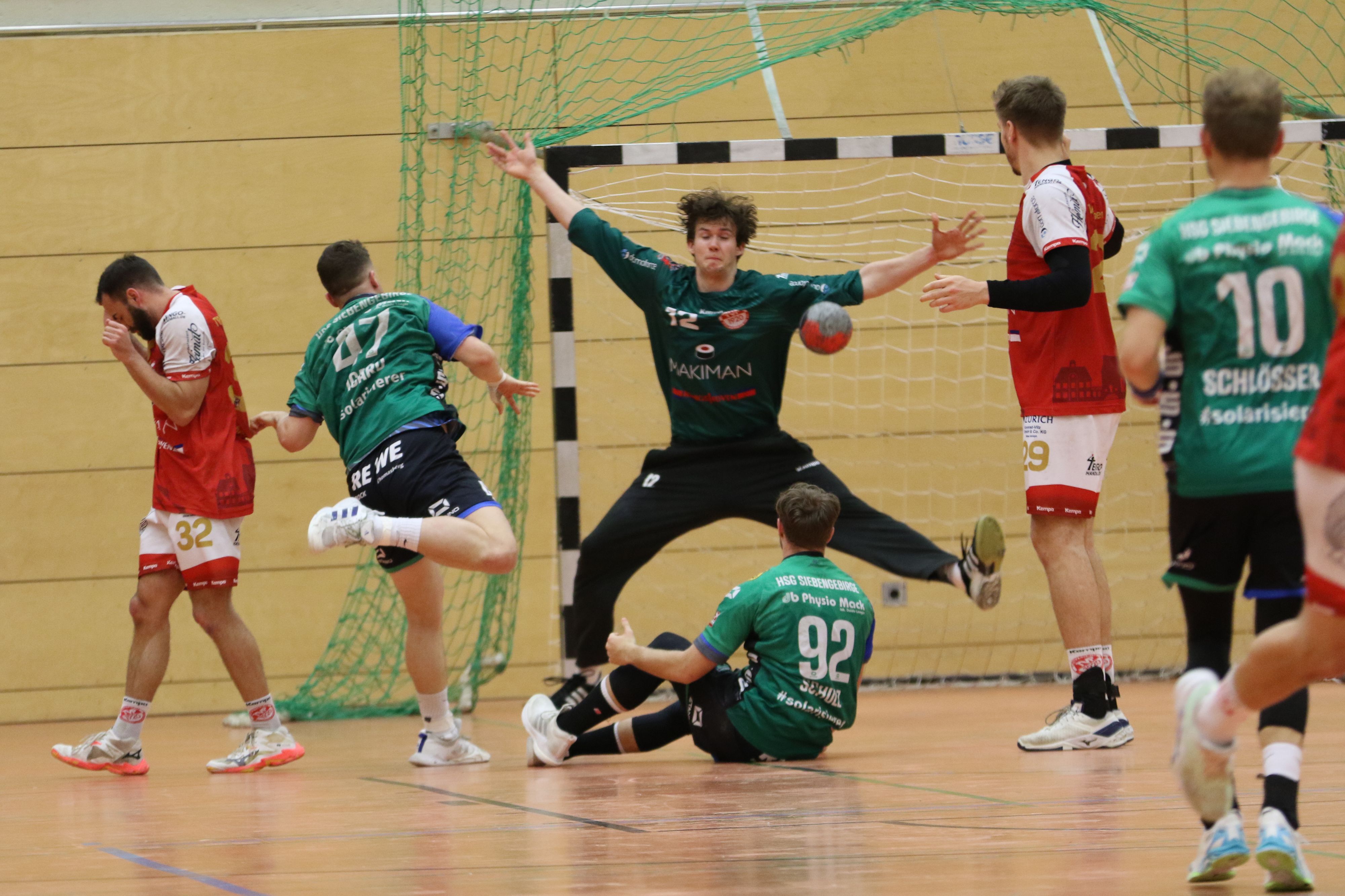 Das Bild zeigt eine Parade des TVP-Schlussmanns.