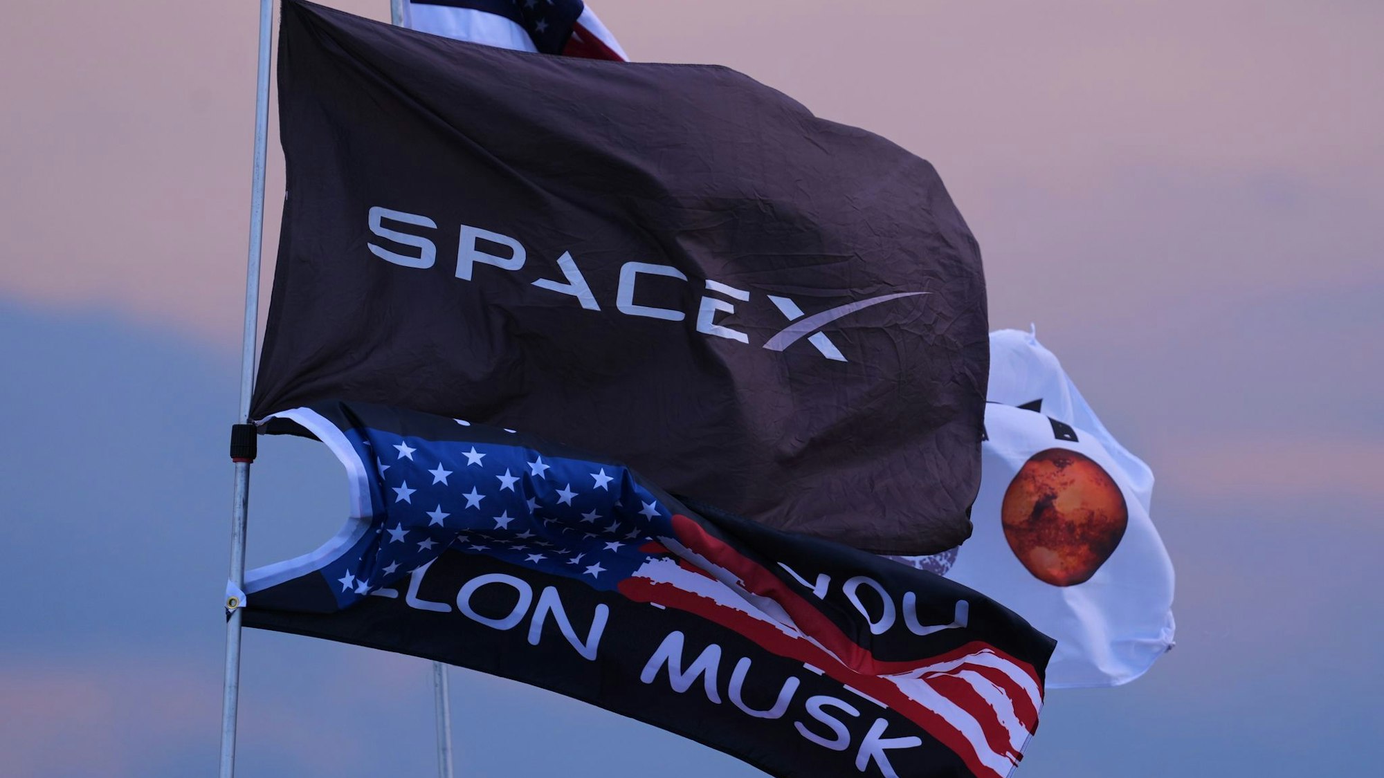 Flaggen: SpaceX, Elon Musk