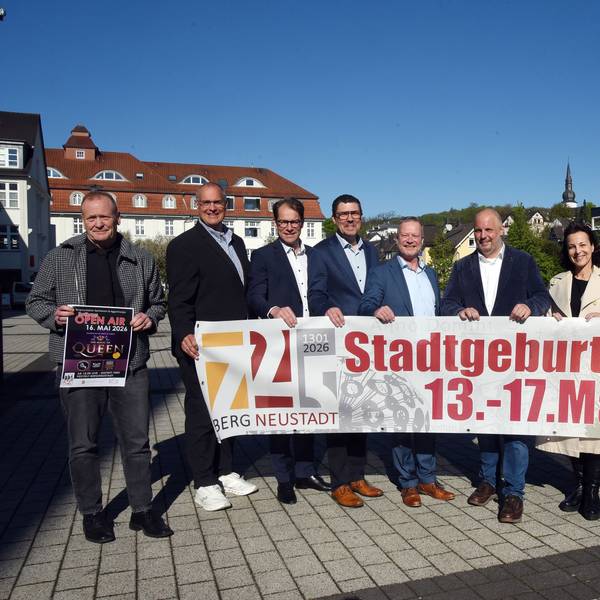 Präsentation und Pressekonferenz mit den Vertretern der Stadt und den Sponsoren.