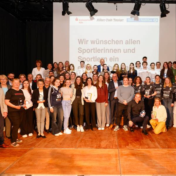 Das Bild zeigt alle Siegerinnen und Sieger der Wahl.