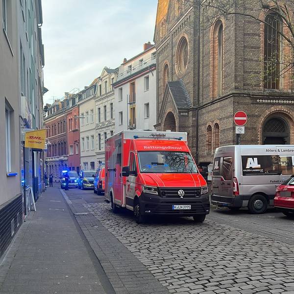 Nach einem Polizeieinsatz in Köln-Deutz, bei dem ein 30-Jähriger Anfang April das Bewusstsein verlor und reanimiert werden musste, erhebt der Anwalt des Mannes schwere Vorwürfe gegen die Polizei.