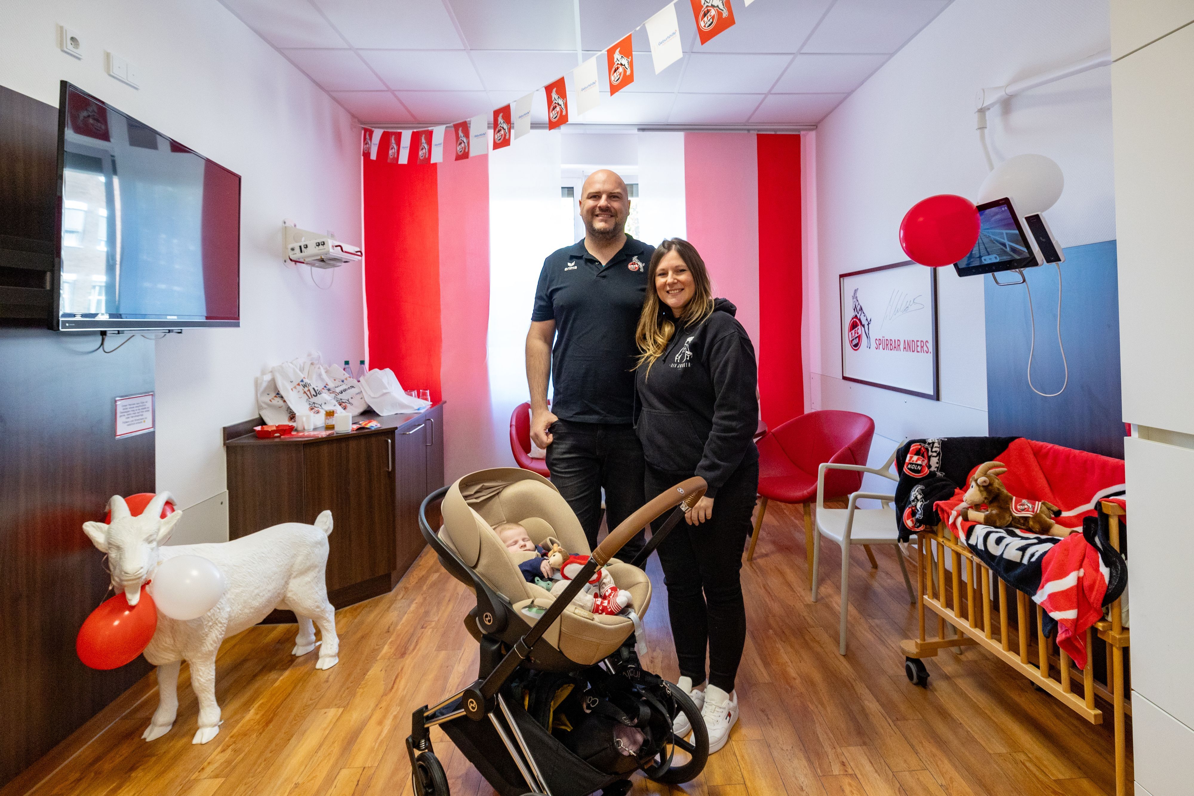 Der Traum vom FC-Zimmer lebt: Mario, Sanja und die drei Wochen alte Nika Romic.