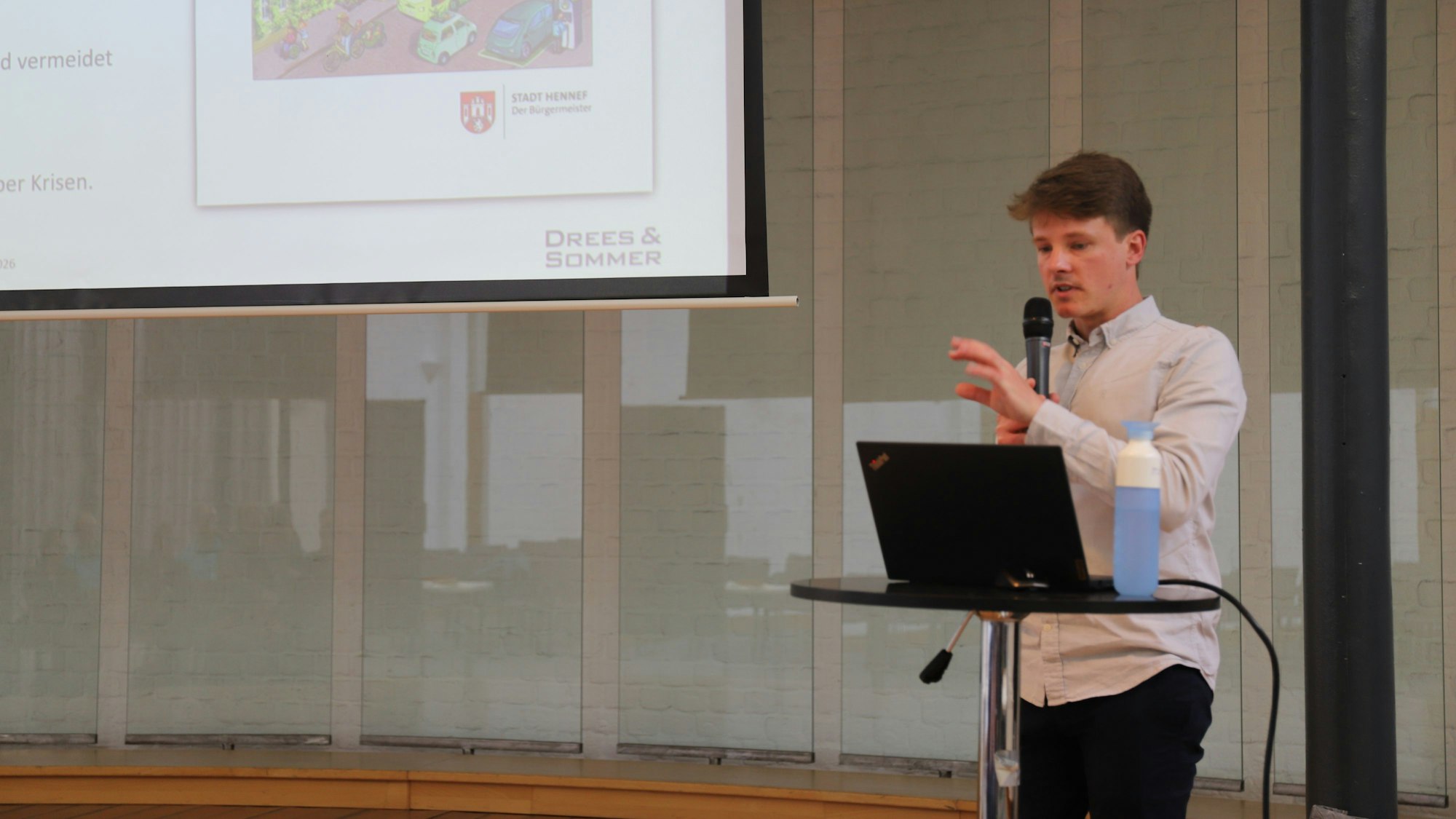 Daniel Skubski vom Büro Drees & Sommer präsentierte Analysen, Grundlagen und Maßnahmen.