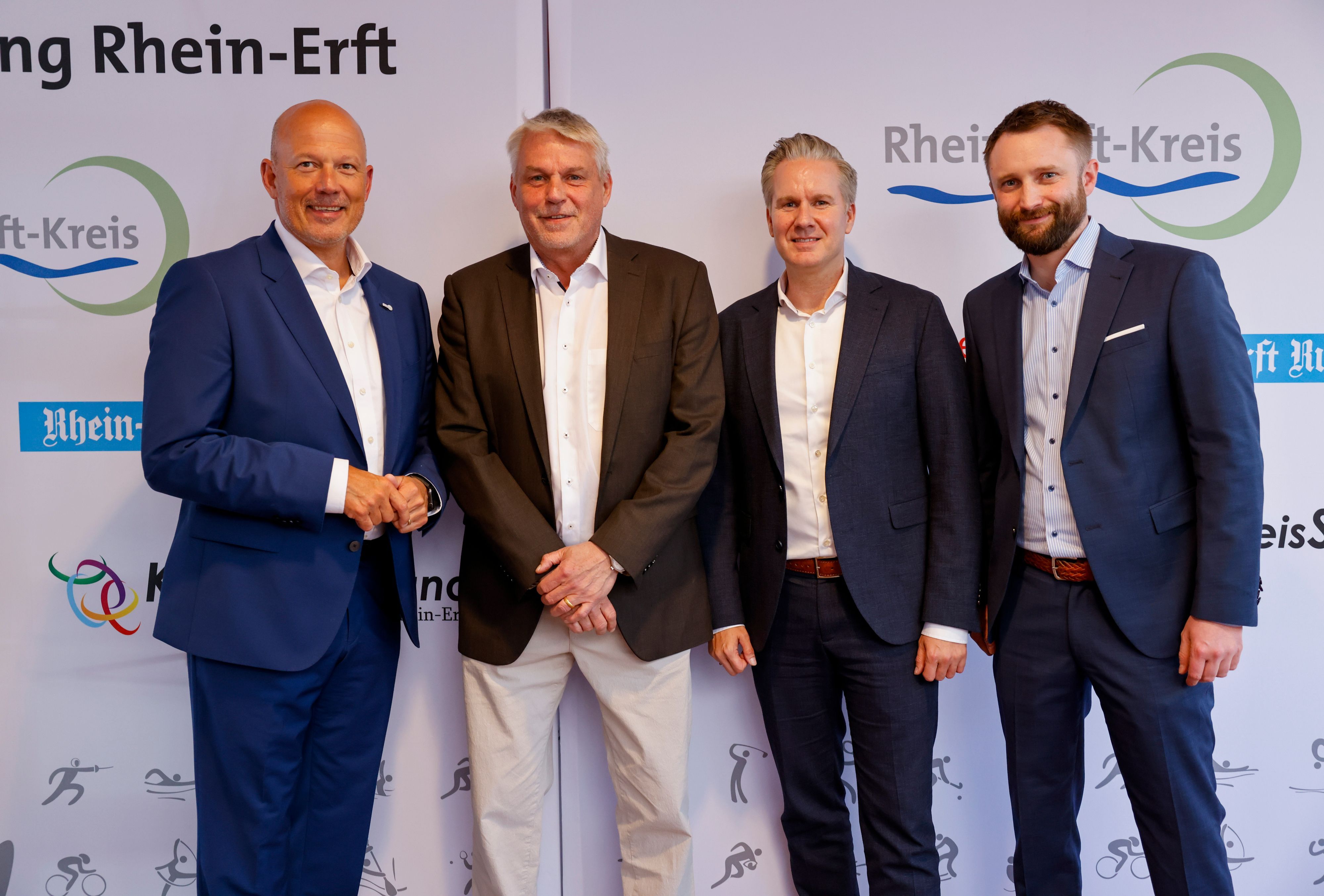 Das Bild zeigt den Schirmherr und die Veranstalter: Landrat Frank Rock, KSB-Vorsitzender Michael Groll, Regionalvorstand von der Kreissparkasse Köln, Christoph Dreesen und Gesamtredaktionsleiter der RRG (Kölner Stadt-Anzeiger/ Rhein-Erft Rundschau), Christian Stahl.