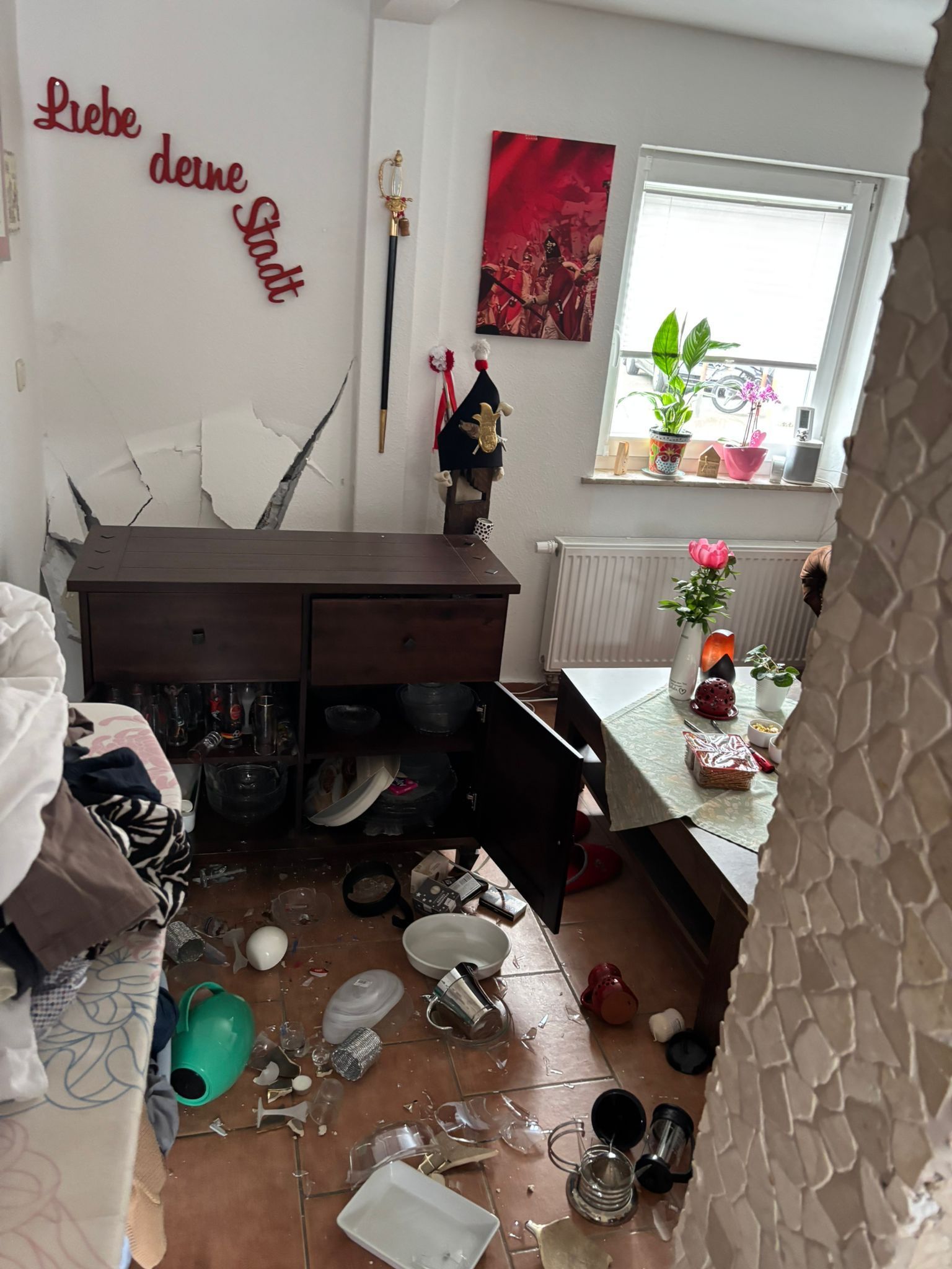 Der Unfall richtete massiven Schaden in der Wohnung von Dieter Hamacher an.