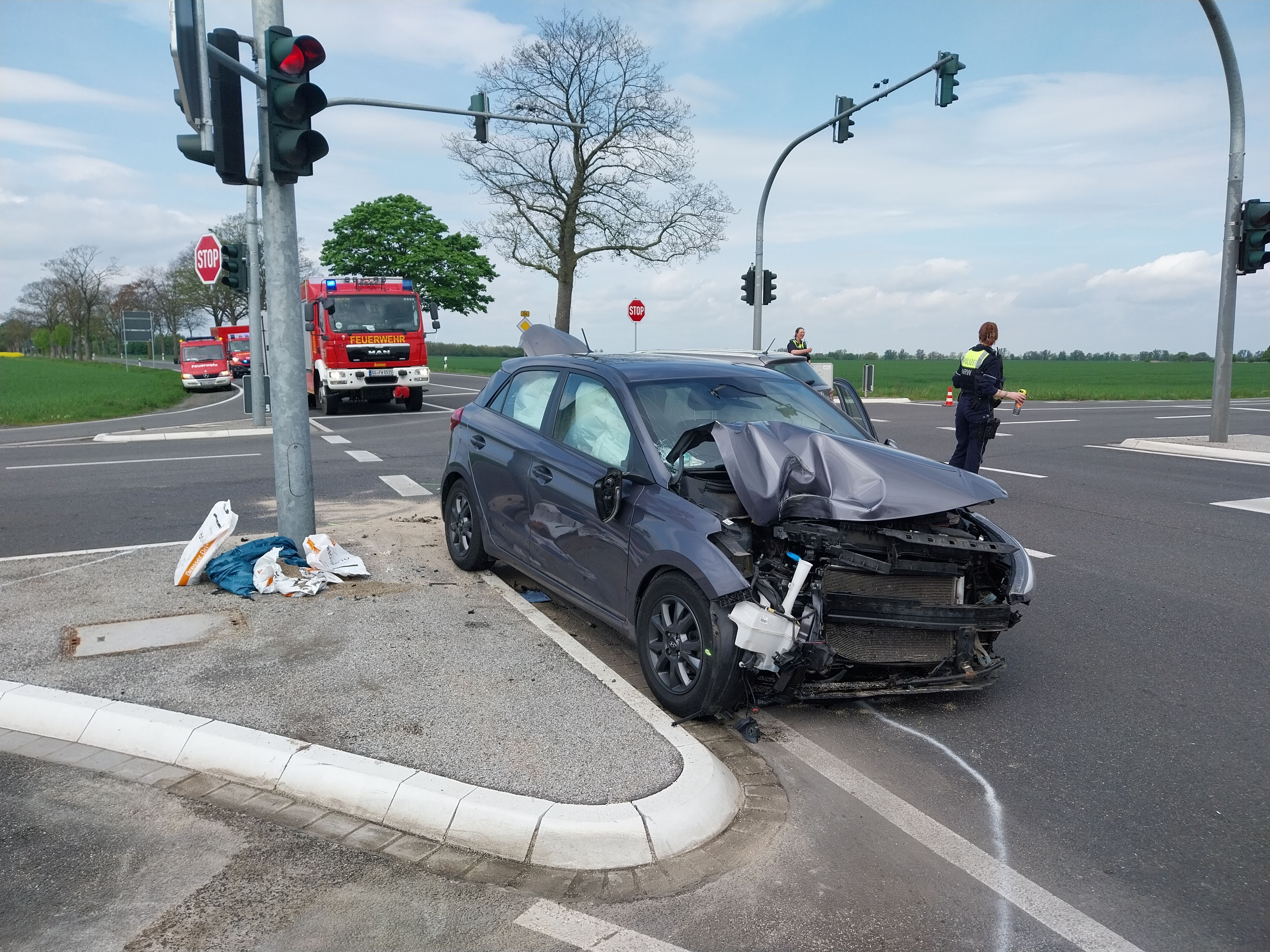 Bei einem Unfall im April 2025 stießen diese zwei Autos an der prekären Stelle zusammen.