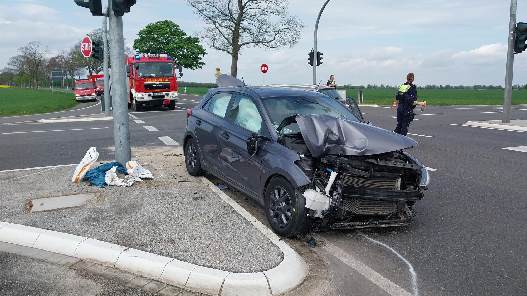 Bei einem Unfall im April 2025 stießen diese zwei Autos an der prekären Stelle zusammen.
