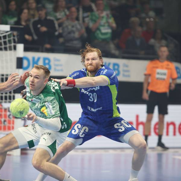 Eine Spielsituation zwischen dem VfL Gummersbach und den Füchsen Berlin.