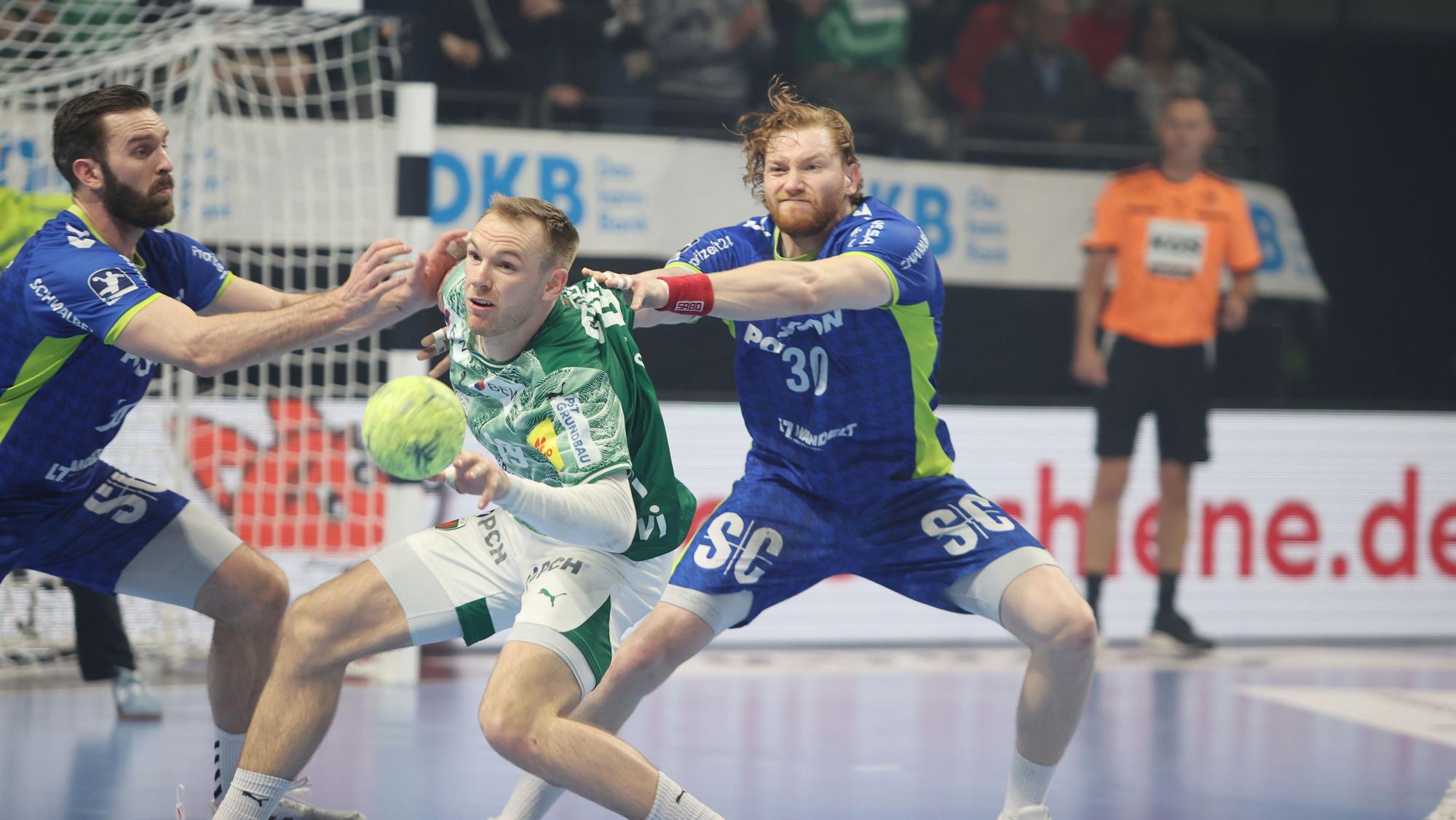 Eine Spielsituation zwischen dem VfL Gummersbach und den Füchsen Berlin.