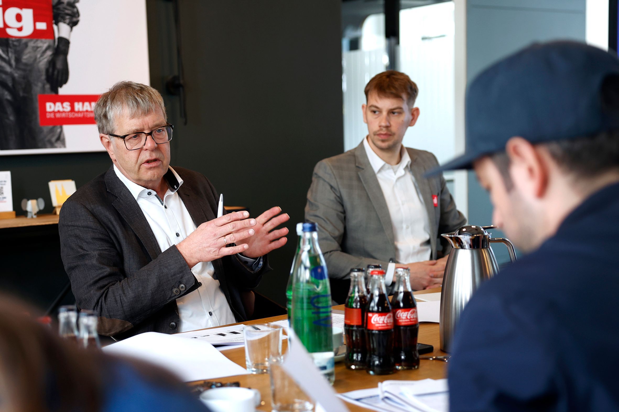 Thomas Radermacher (l.), Präsident Handwerkskammer zu Köln, und Sebastian Beuchel (r.), Abteilungsleiter Standortpolitik, Europa- und Landespolitik der Handwerkskammer zu Köln, stellten die aktuellen Umfrageergebnisse vor.