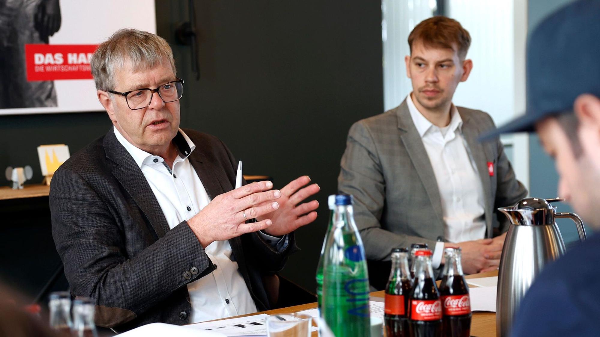 Thomas Radermacher (l.), Präsident Handwerkskammer zu Köln, und Sebastian Beuchel (r.), Abteilungsleiter Standortpolitik, Europa- und Landespolitik der Handwerkskammer zu Köln, stellten die aktuellen Umfrageergebnisse vor.