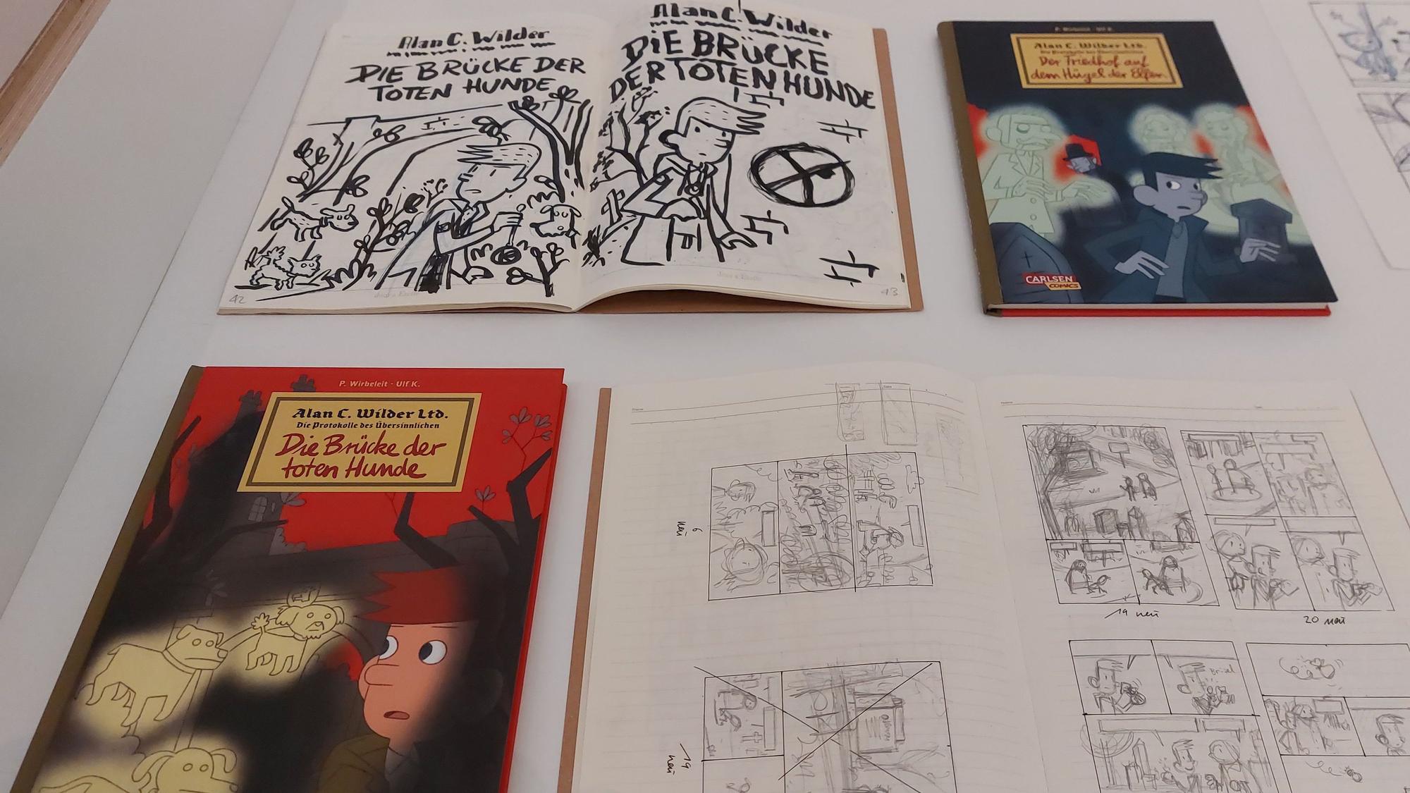 Kein Kinderkram heißt die neue Ausstellung im Bilderbuchmuseum Burg Wissem;
Fertige Bücher und Vorarbeiten sind zu sehen