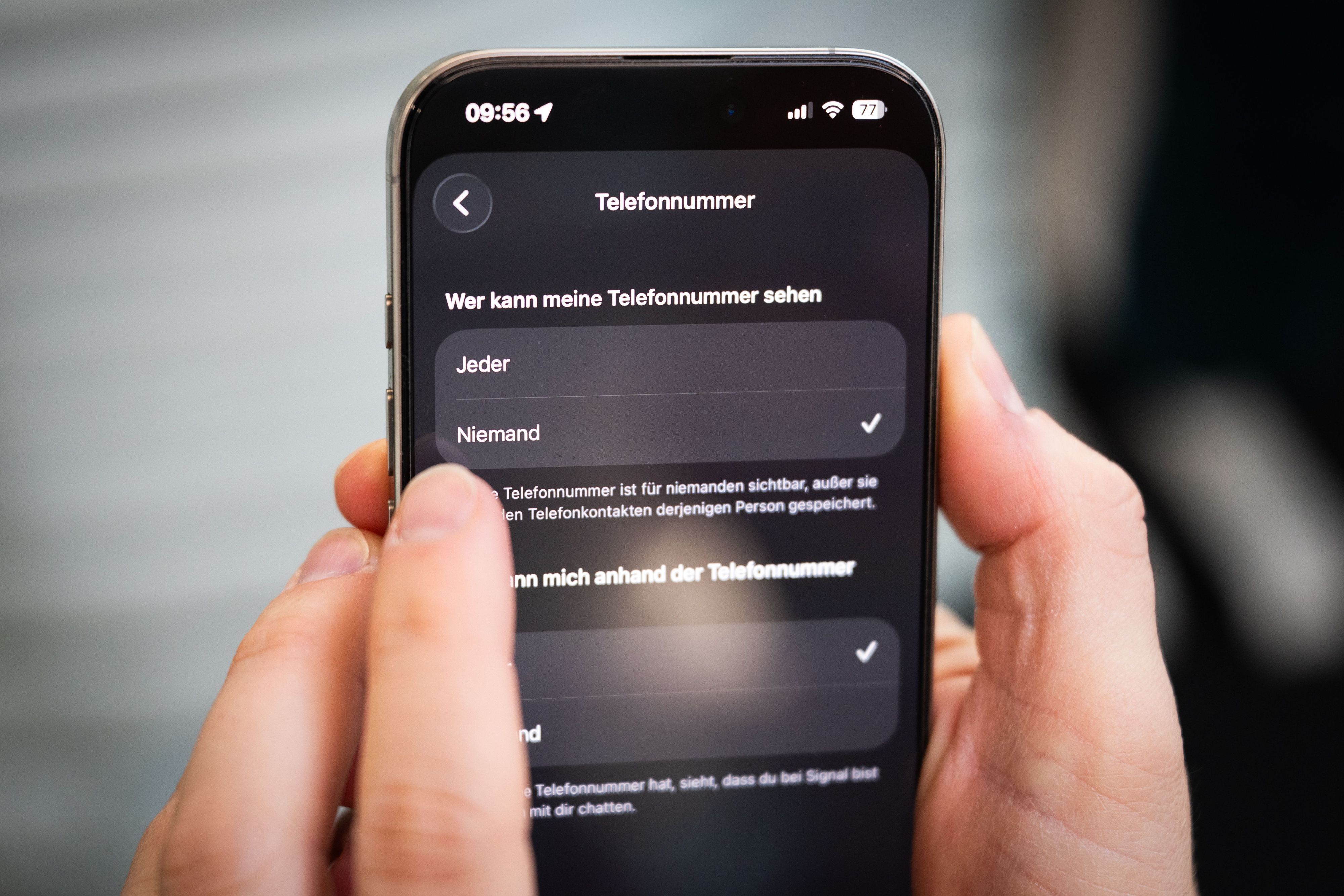 Das BSI empfiehlt als Präventivmaßnahme, die Mobilfunknummer für andere zu verbergen – auch das geht in den Signal-Einstellungen.