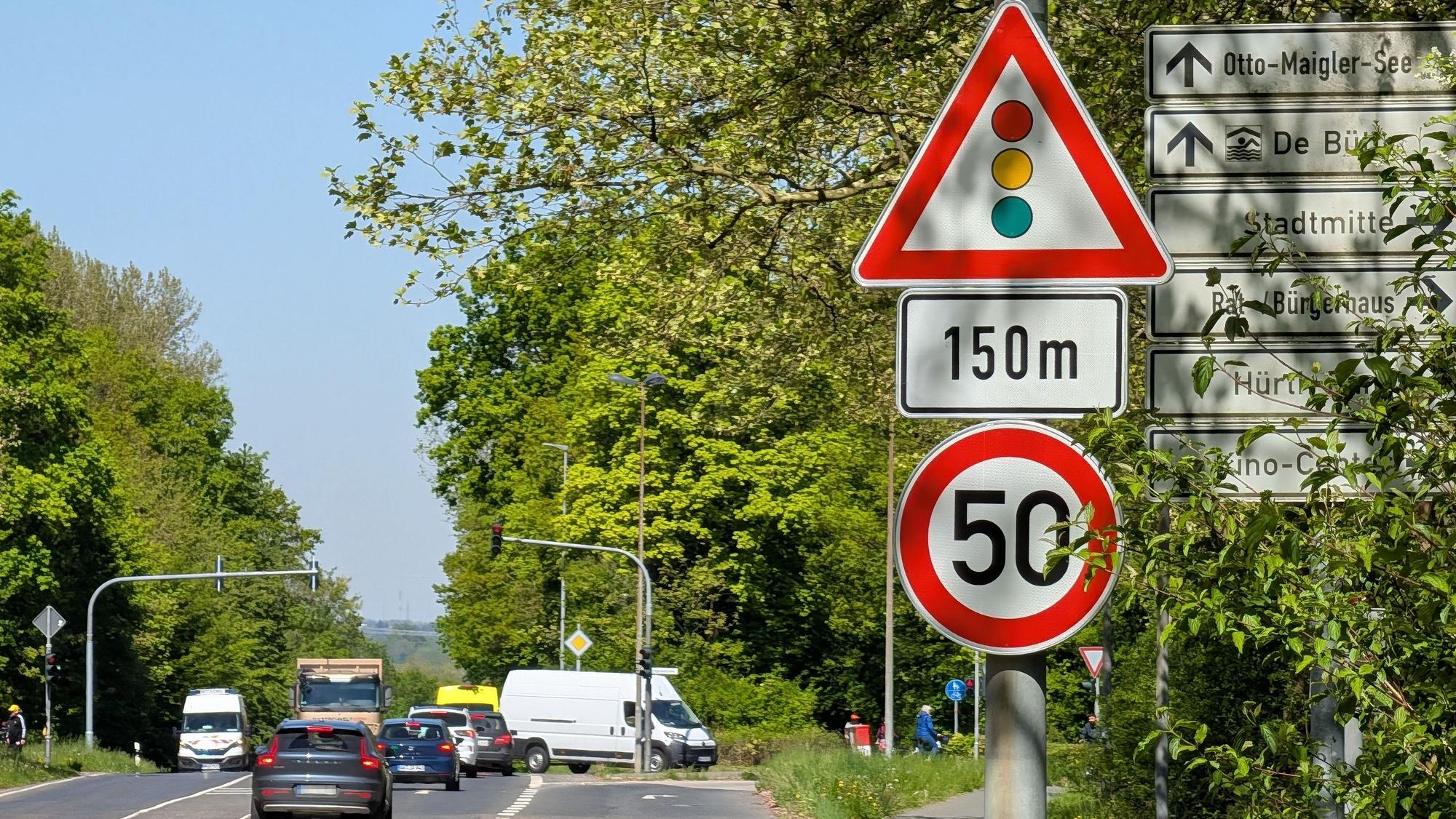 Das Foto zeigt ein Verkehrsschild an der Frechener Straße.