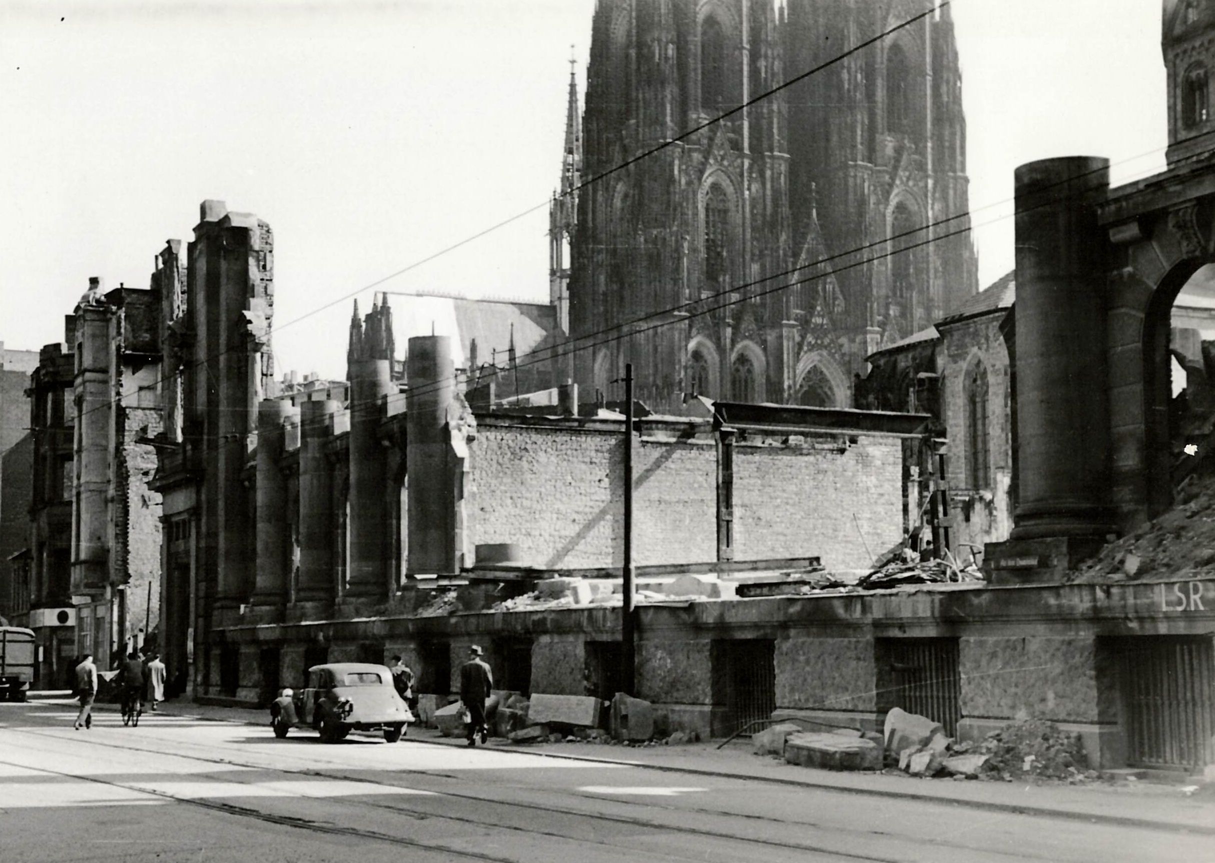 Deutsche Bank-Filiale An den Dominikanern noch zerstört im Jahr 1947