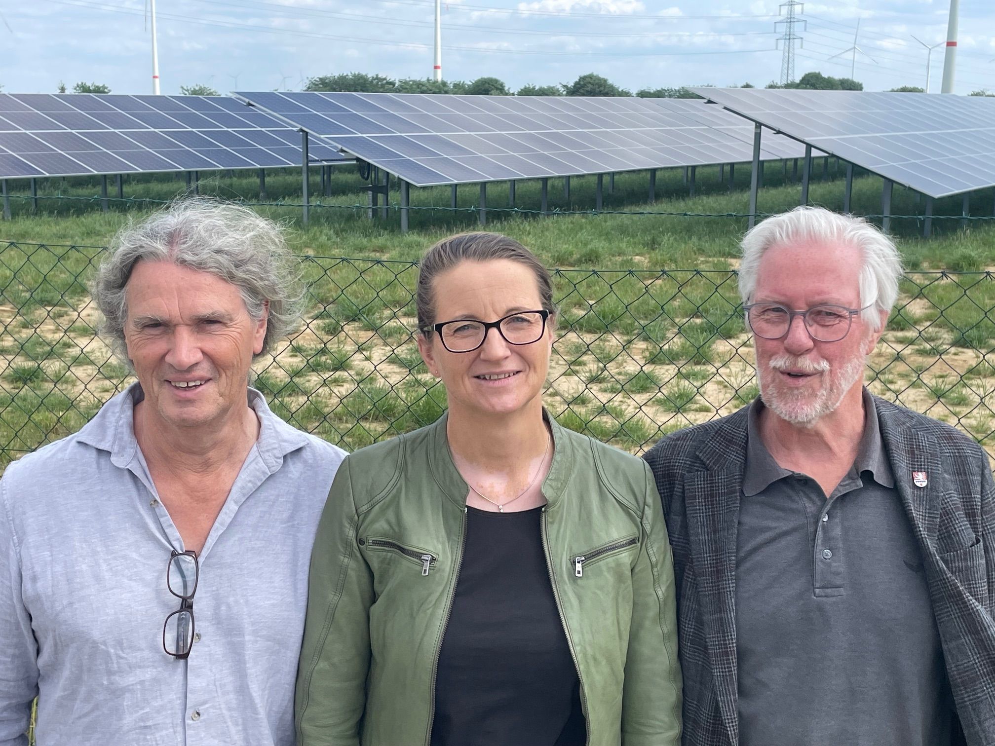 Auf dem Foto ist ein Mann mit Brille, grauem Haar und grauem Bart zu sehen.