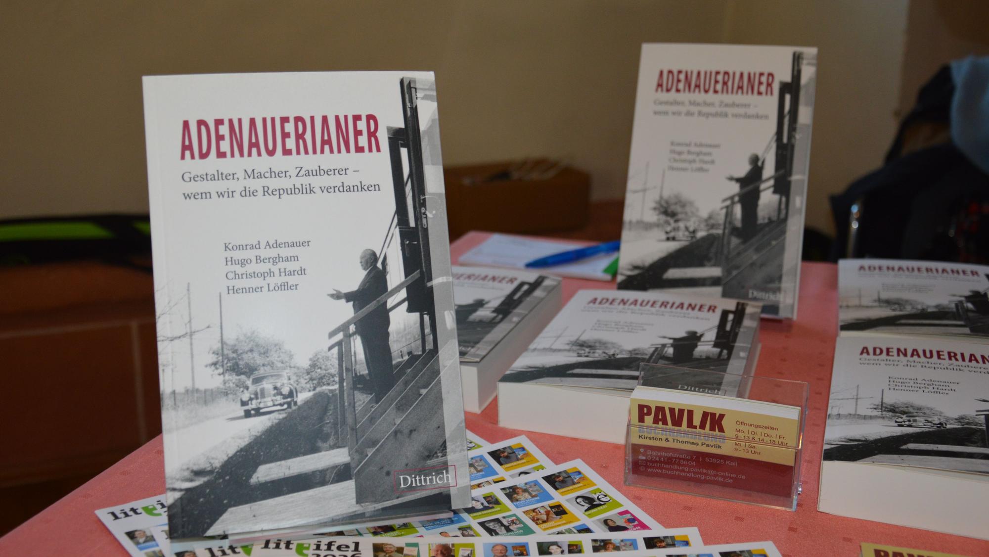 Zu sehen sind einige Bücherexemplare.