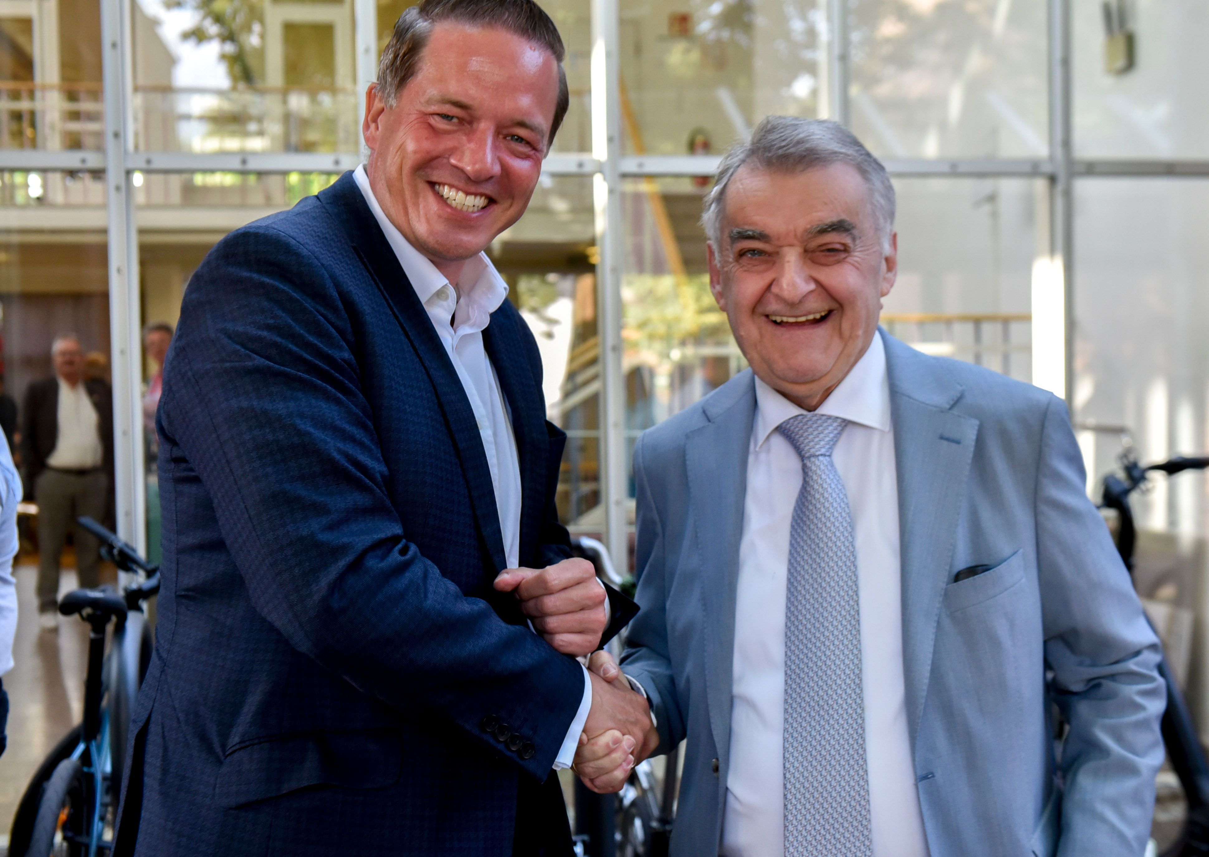 Gregor Golland mit NRW-Innenminister Herbert Reul bei einem Wahlkampftermin 2025 in Kerpen.