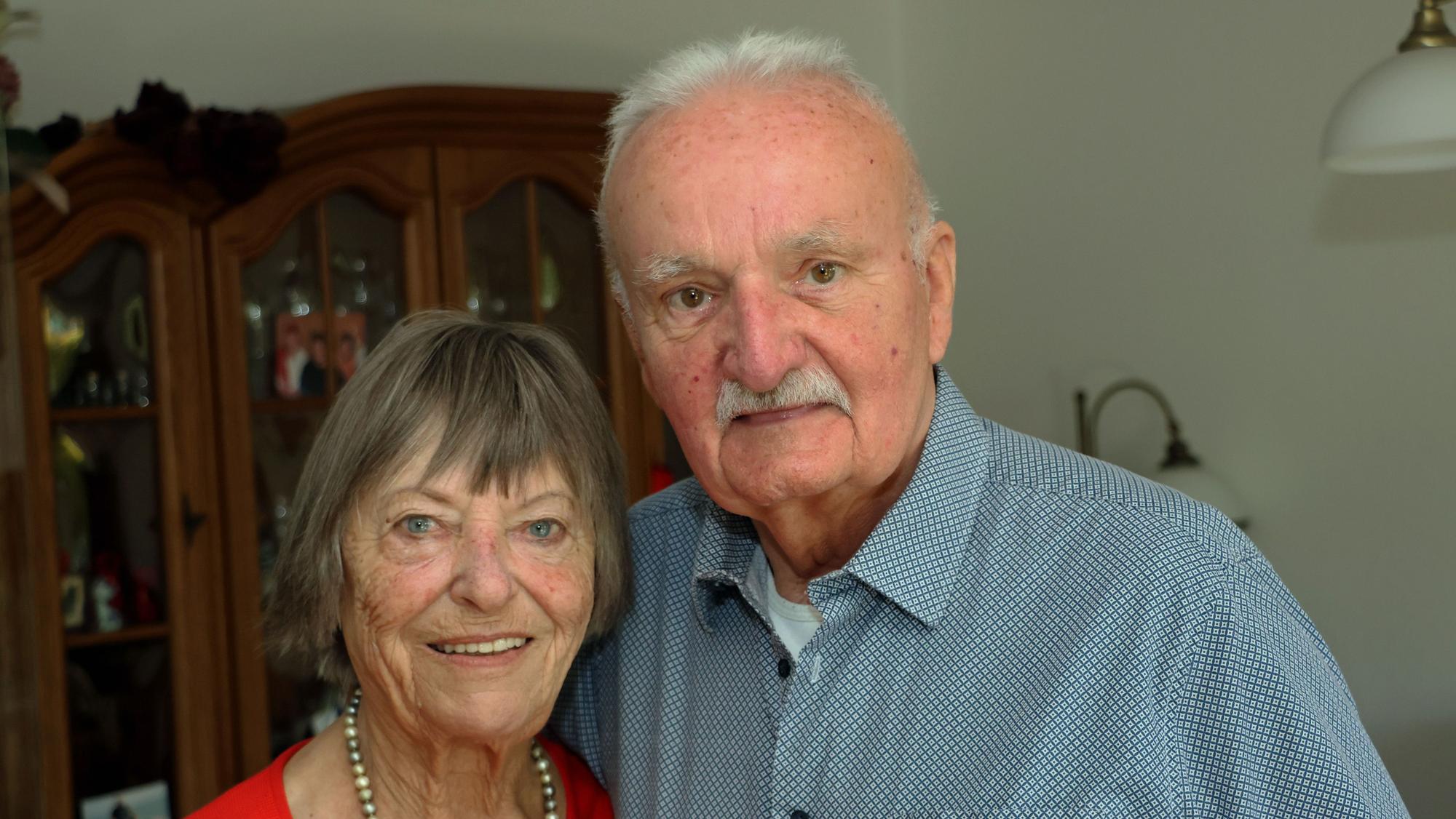 Das Foto zeigt das Jubelpaar in Alt-Hürth.