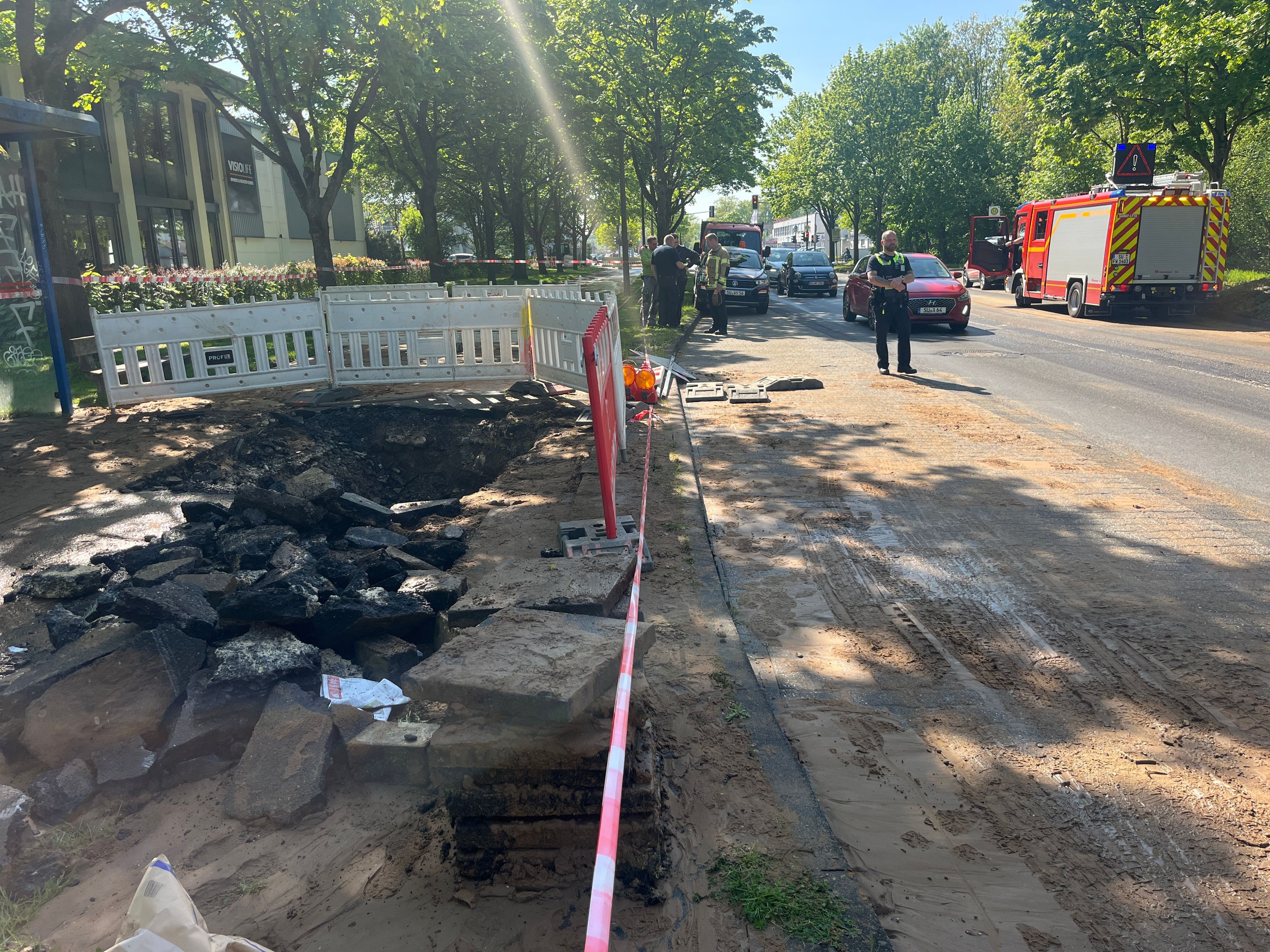 Blick auf den aufgerissenen Radweg.