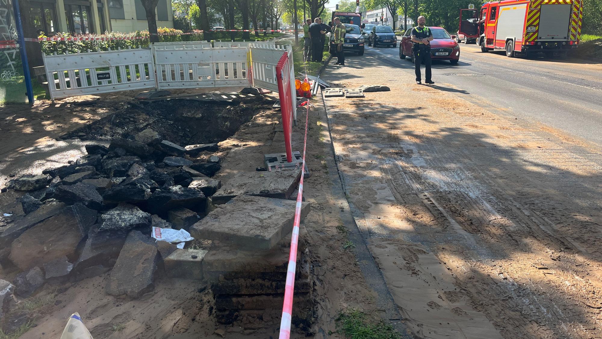 Blick auf den aufgerissenen Radweg.