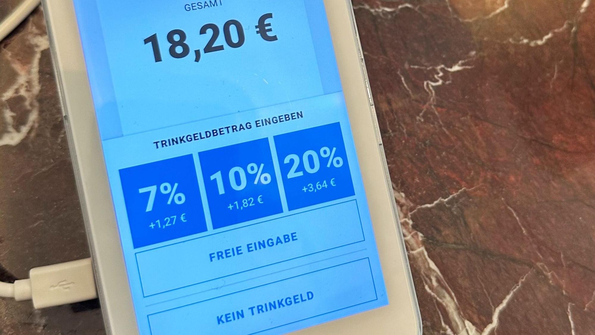 Bei der Kartenzahlung inzwischen gängig: verschiedene Angebote, Trinkgeld zu geben.
