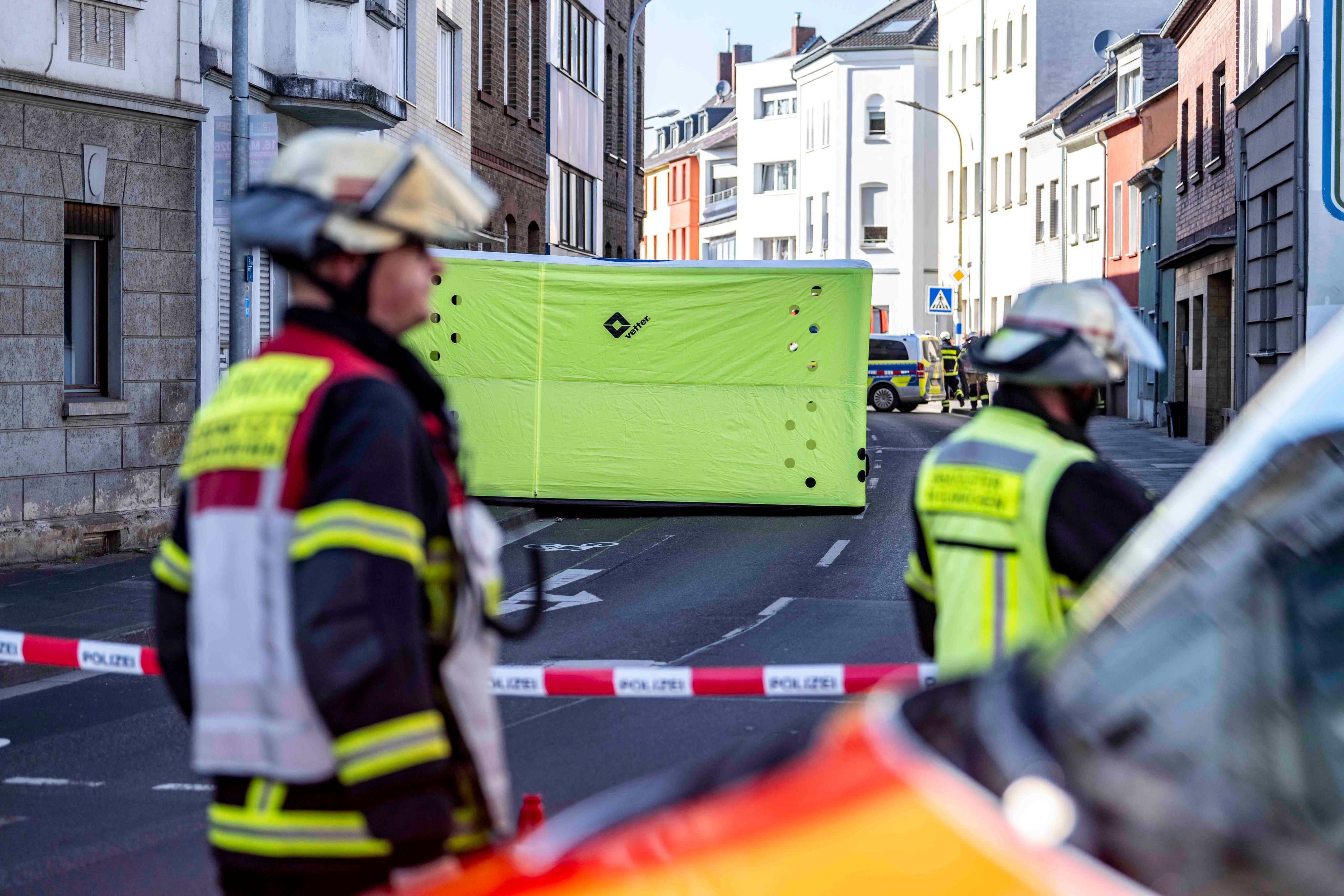 Das Bild zeigt ein großes Sprungpolster auf der Frauenberger Straße.