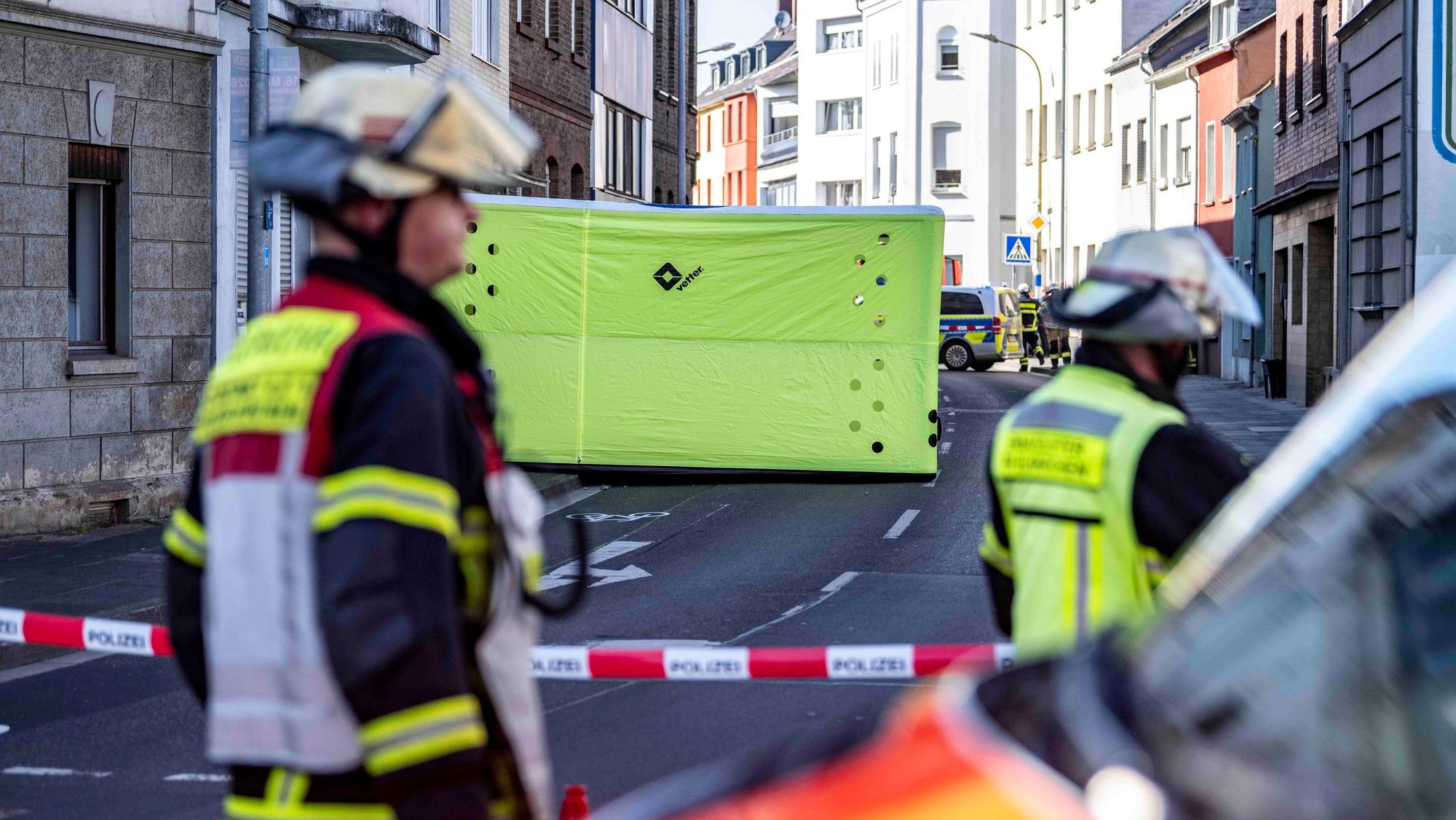 Das Bild zeigt ein großes Sprungpolster auf der Frauenberger Straße.