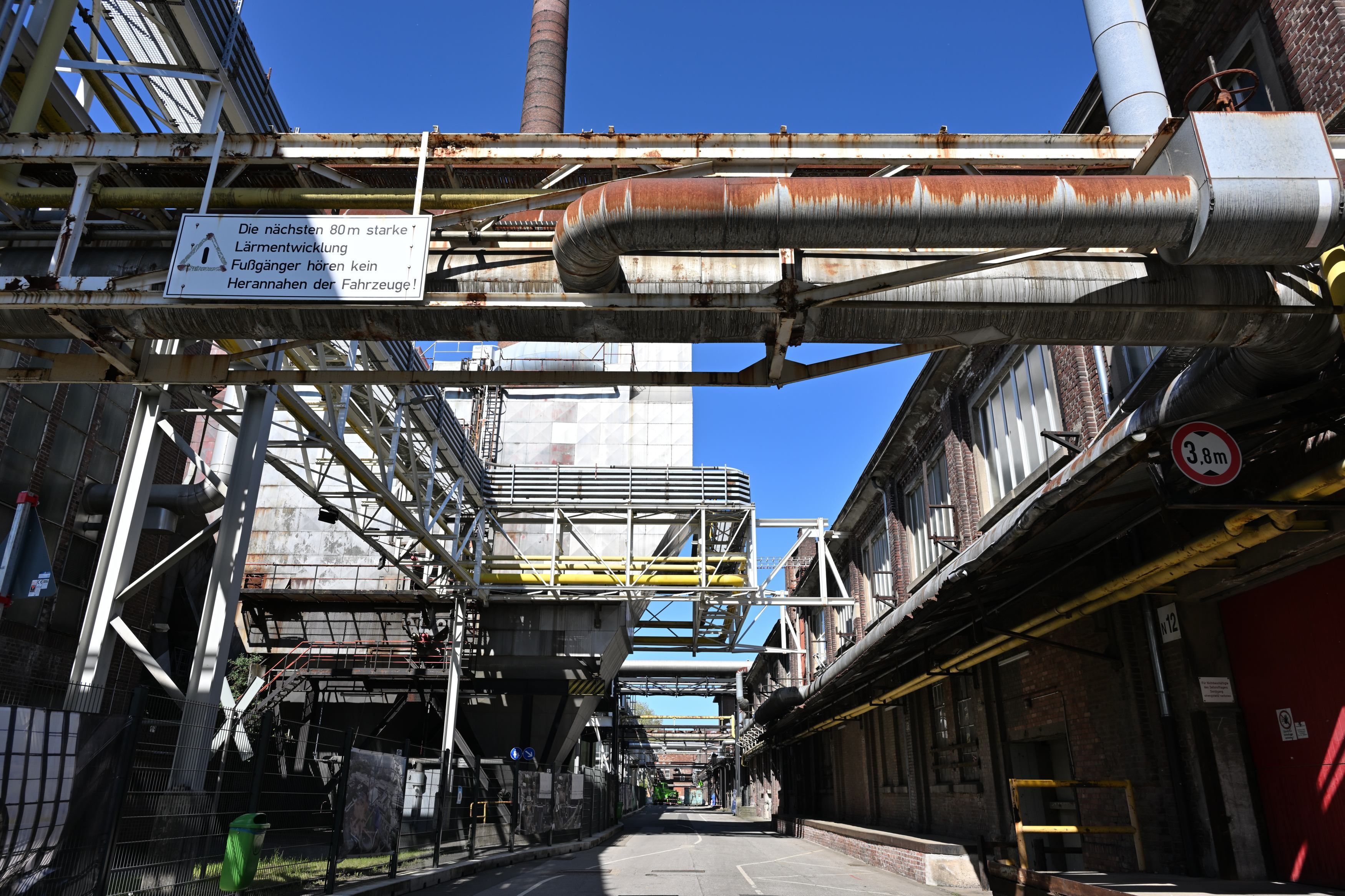 Das Foto zeigt Produktionsanlagen der Papierfabrik