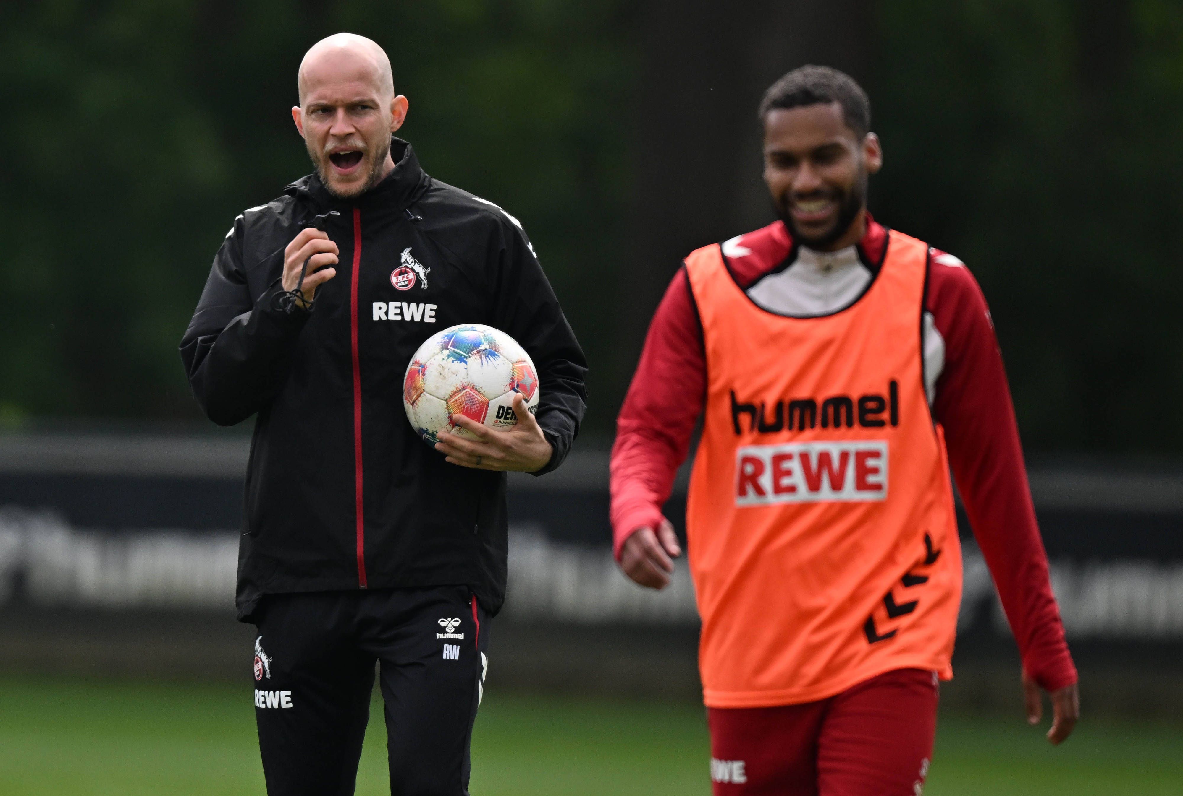 René Wagner kommuniziert klar, das tut dem Verhältnis zu seinen Spielern wie etwa Linton Maina gut.