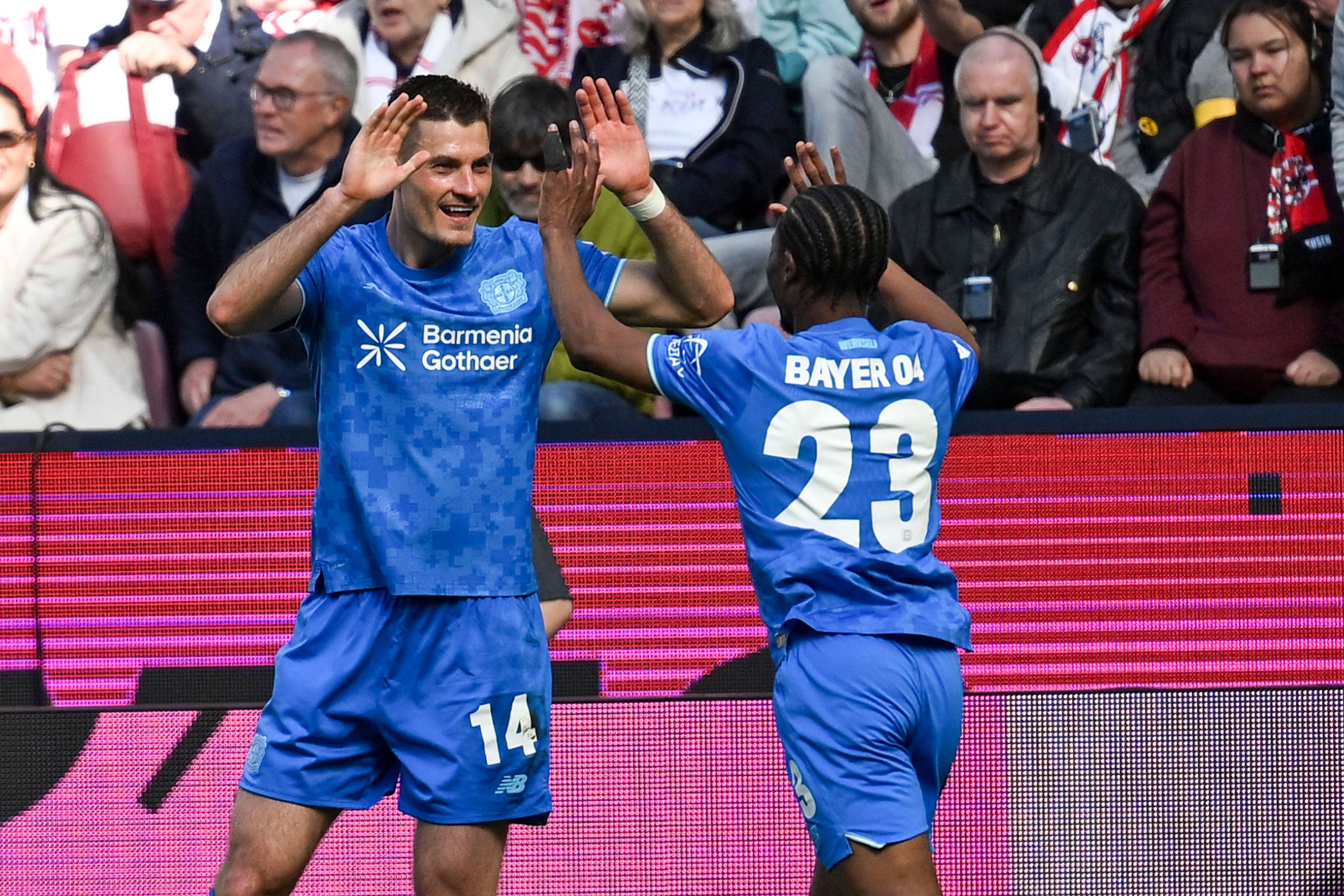 Patrik Schick Leverkusen 14 jubelt nach dem Tor zum 0:2 mit Nathan Tella Leverkusen 23 25.04.2026  Fussball  1. FC Koeln vs Bayer Leverkusen, Rheinenergiestadion, Koeln, DFB/DFL REGULATIONS PROHIBIT ANY USE OF PHOTOGRAPHS AS IMAGE SEQUENCES AND/OR QUASI-VIDEO *** Patrik Schick Leverkusen 14 celebrates after scoring the 0 2 goal with Nathan Tella Leverkusen 23 25 04 2026  Soccer  1 FC Koeln vs Bayer Leverkusen, Rheinenergiestadion, Koeln, DFB DFL REGULATIONS PROHIBIT ANY USE OF PHOTOGRAPHS AS IMAGE SEQUENCES AND OR QUASI VIDEO Copyright: xpepphotox/xHorstxMauelshagenx pep00321, pep_20260425_hm_344684